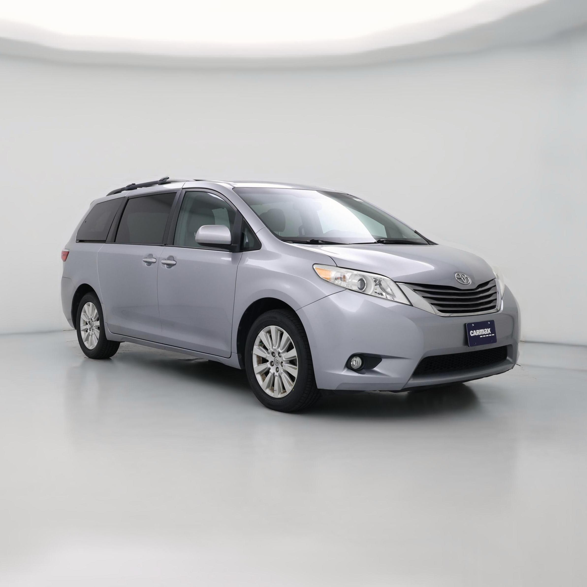 Thumbnail: 2015 Toyota Sienna - 1