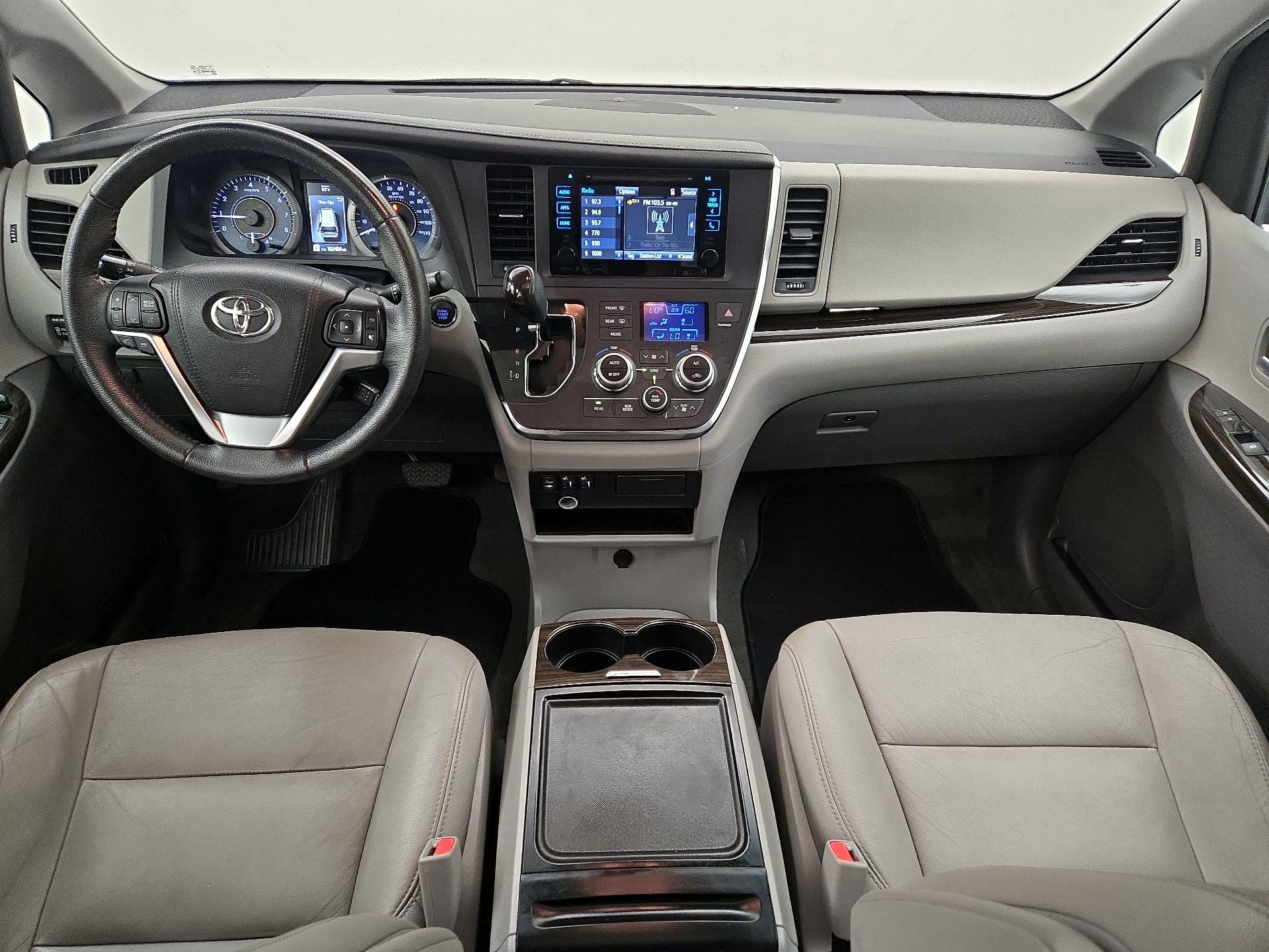 Thumbnail: 2015 Toyota Sienna - 9