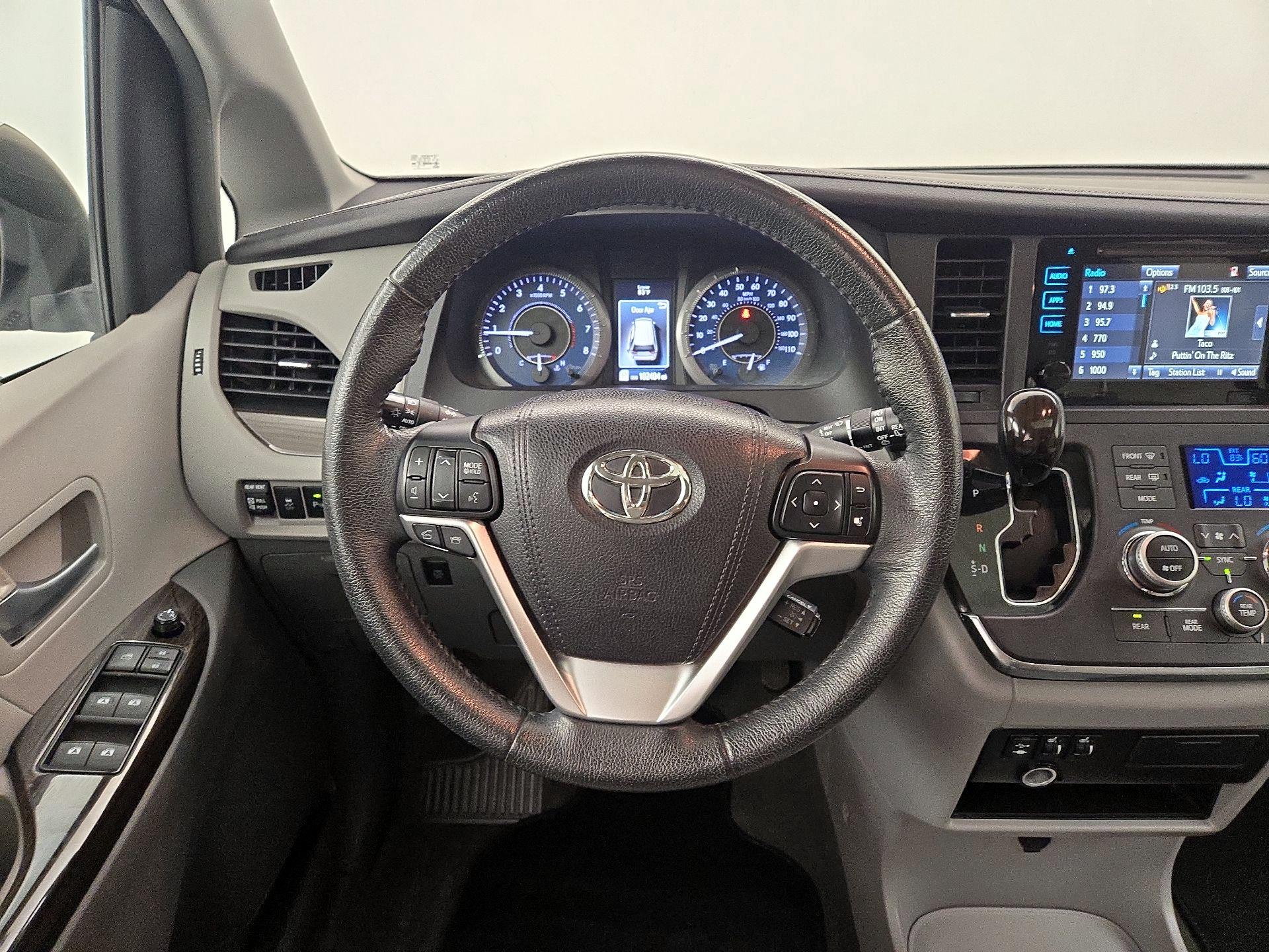 Thumbnail: 2015 Toyota Sienna - 10