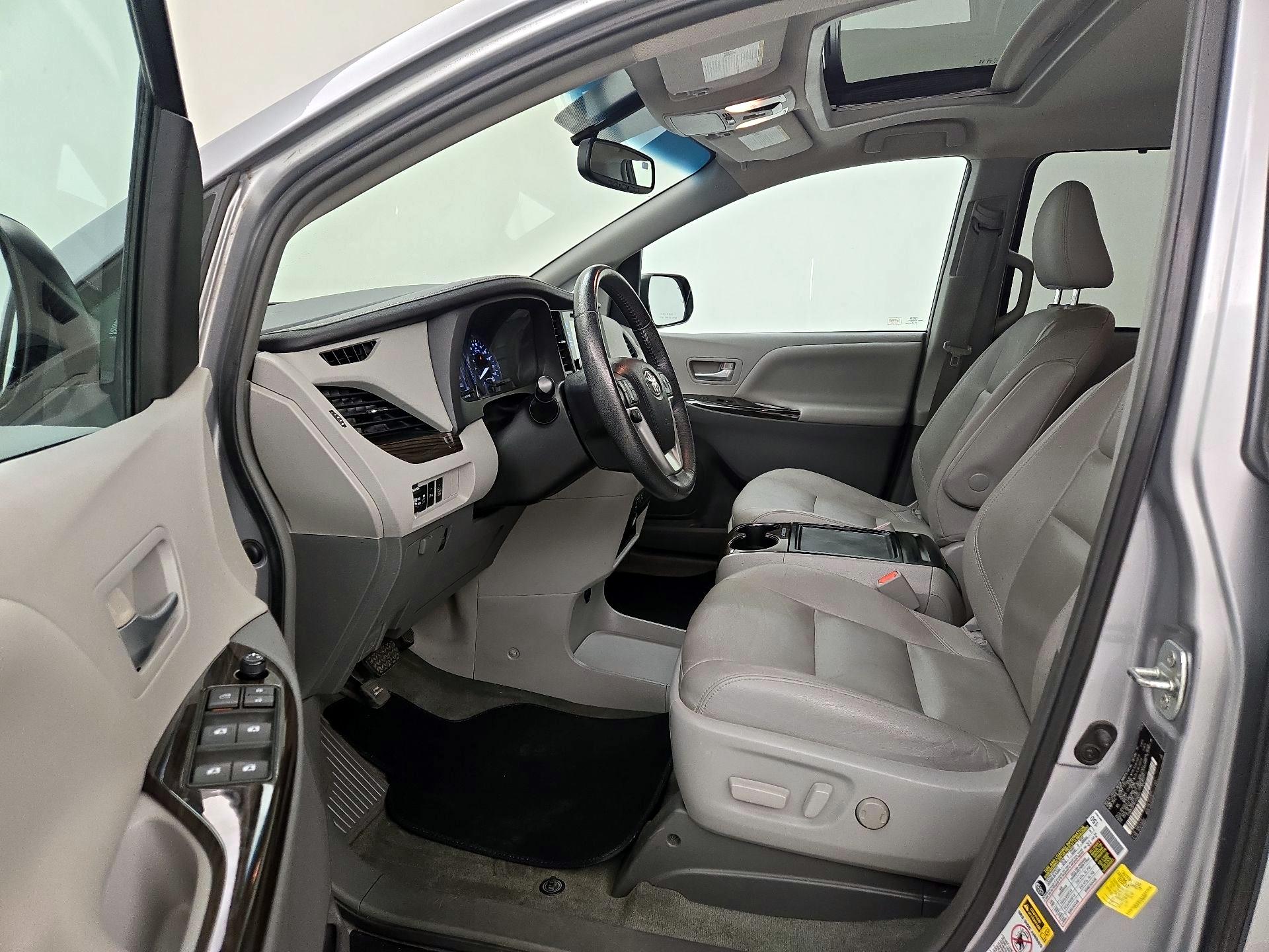 Thumbnail: 2015 Toyota Sienna - 11