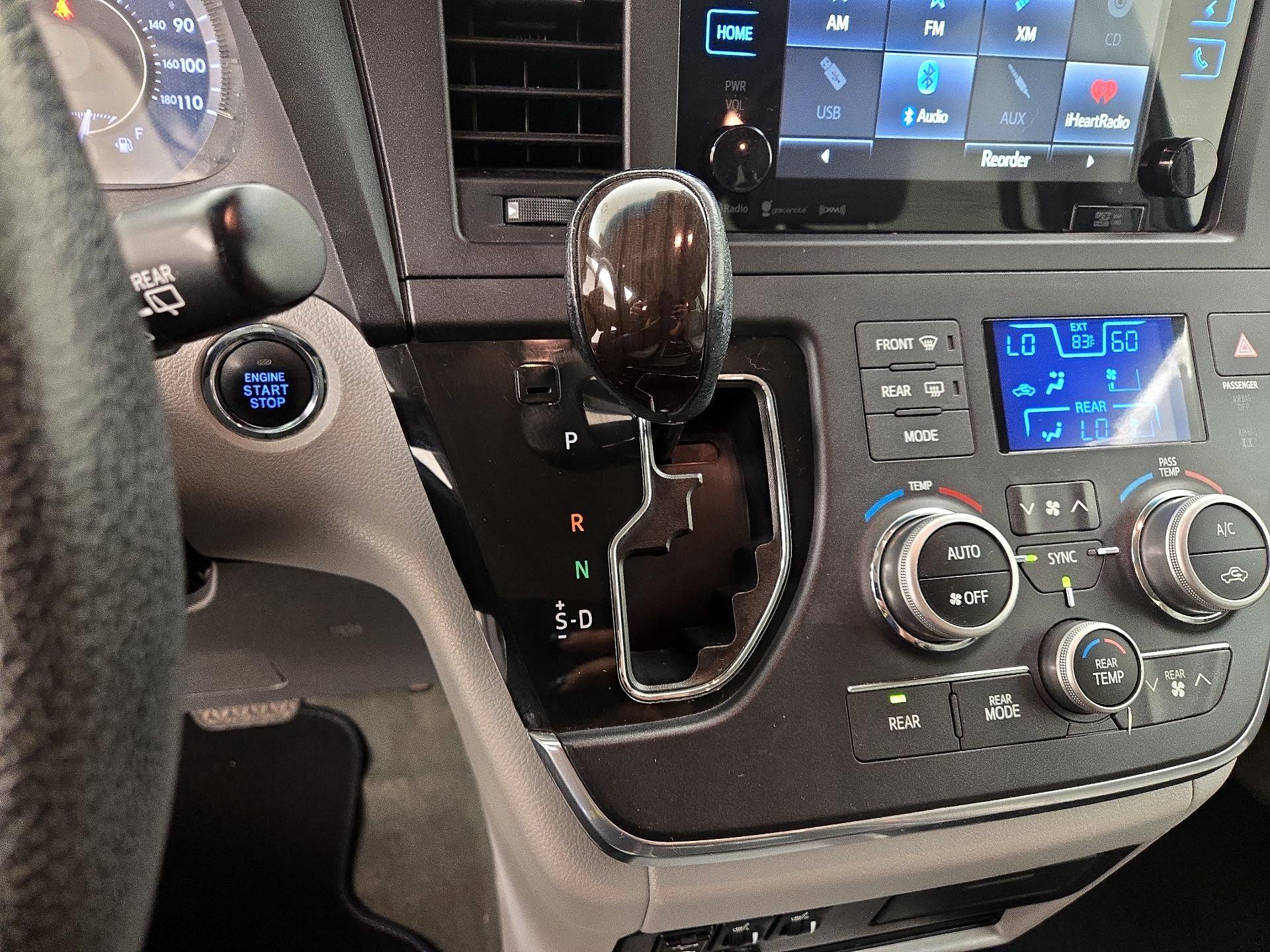 Thumbnail: 2015 Toyota Sienna - 17