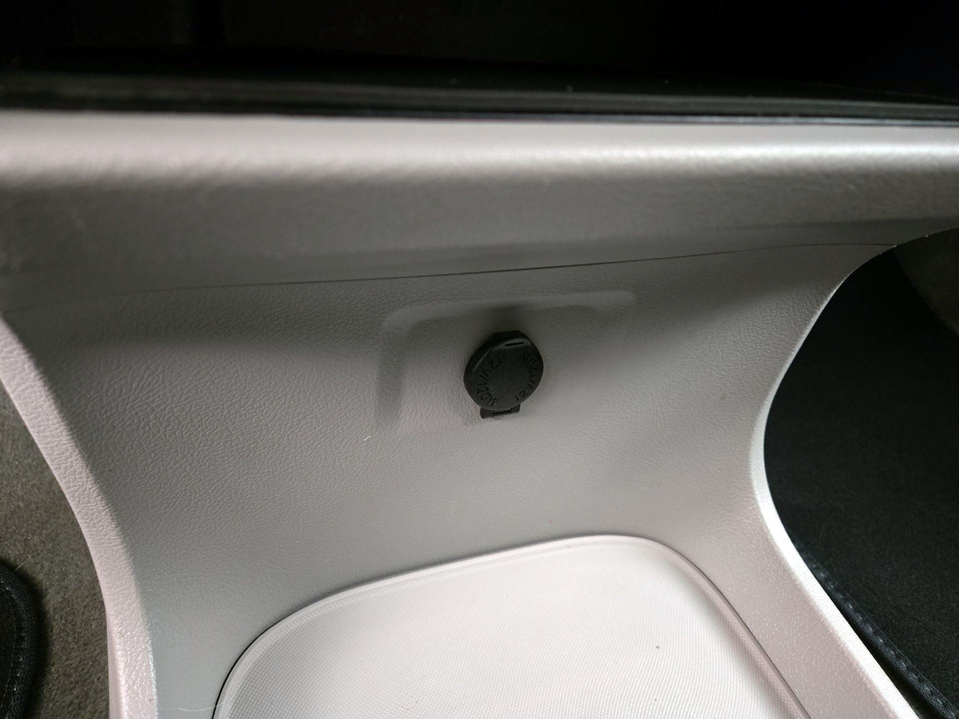 Thumbnail: 2015 Toyota Sienna - 18
