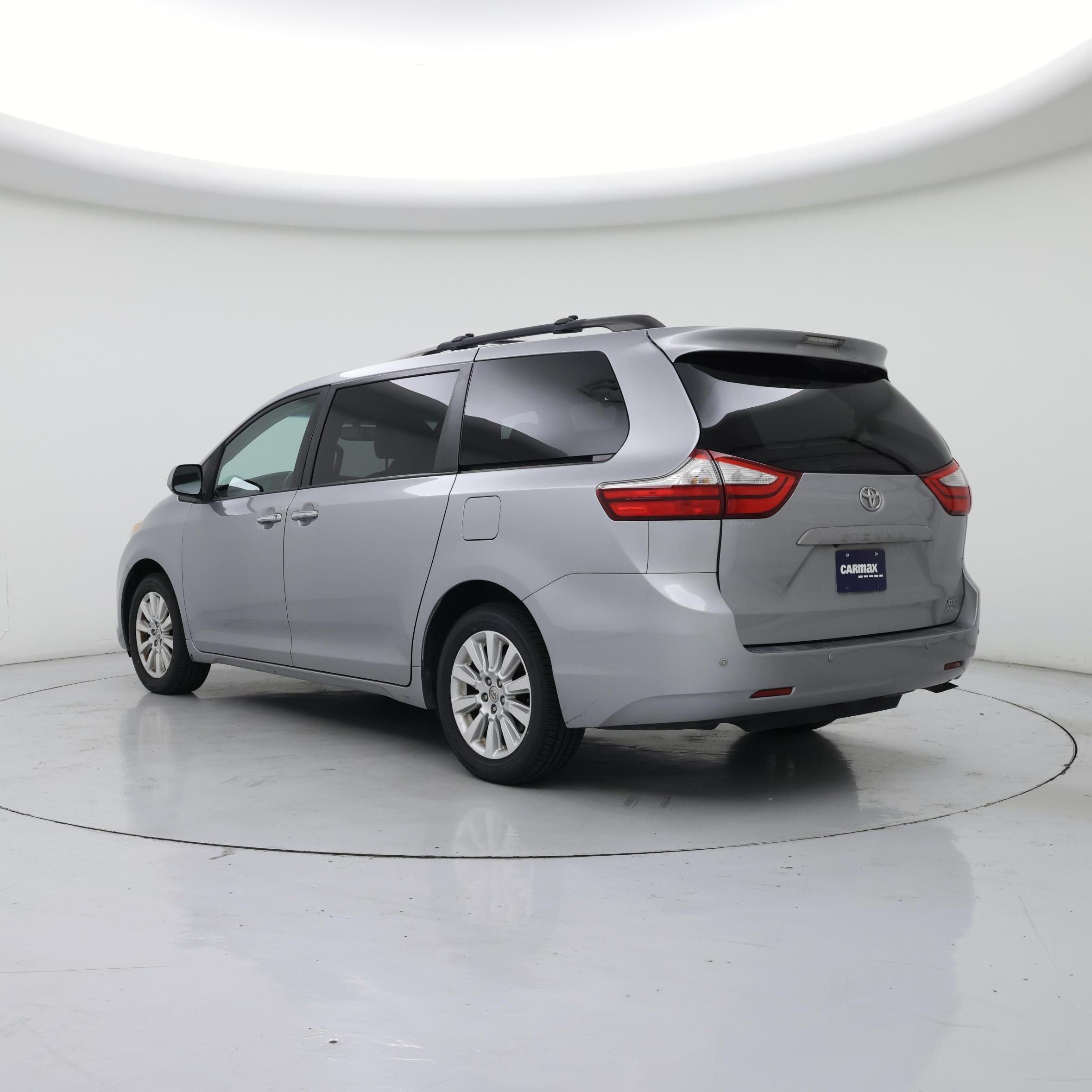 Thumbnail: 2015 Toyota Sienna - 2