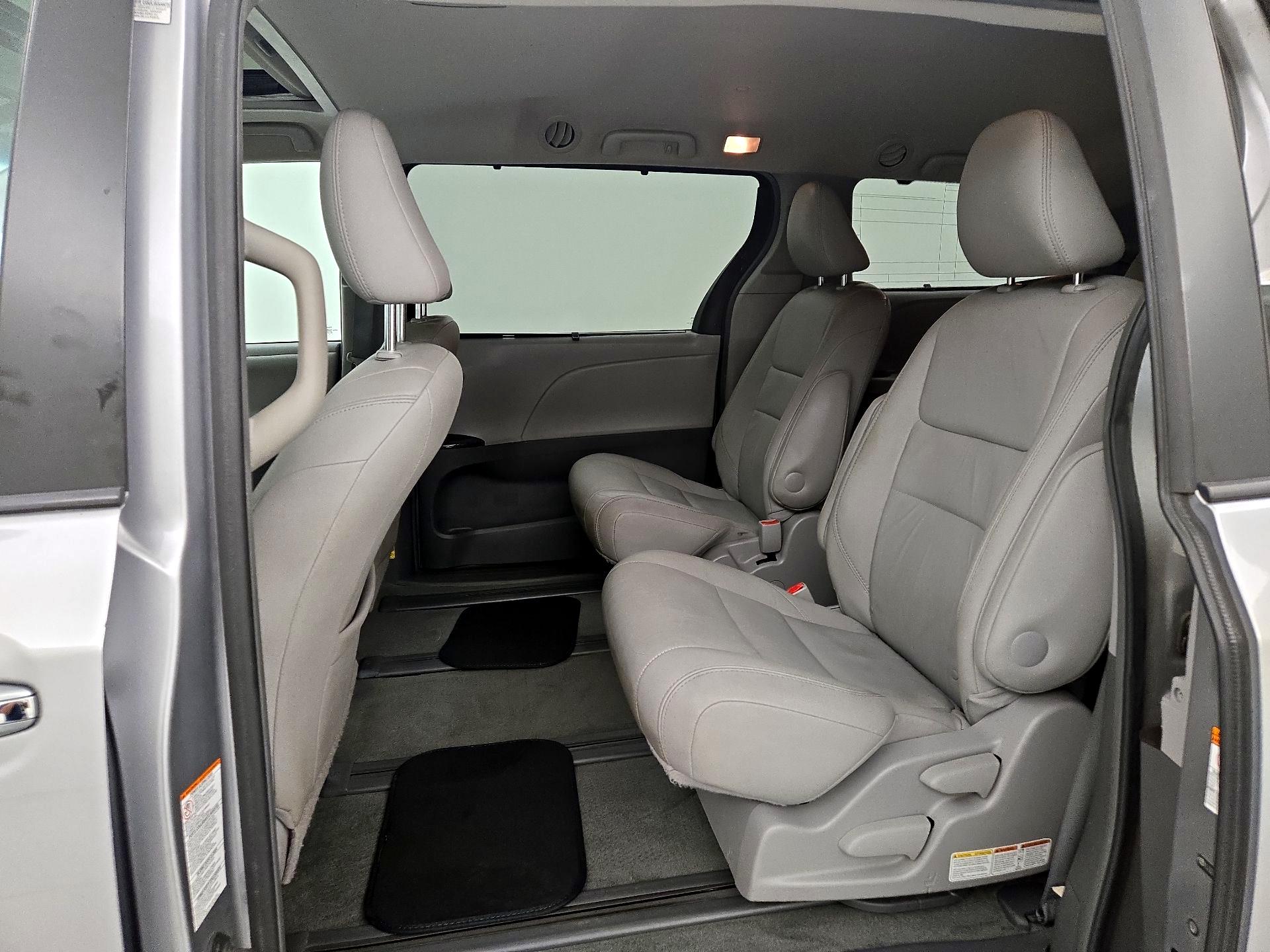 Thumbnail: 2015 Toyota Sienna - 20