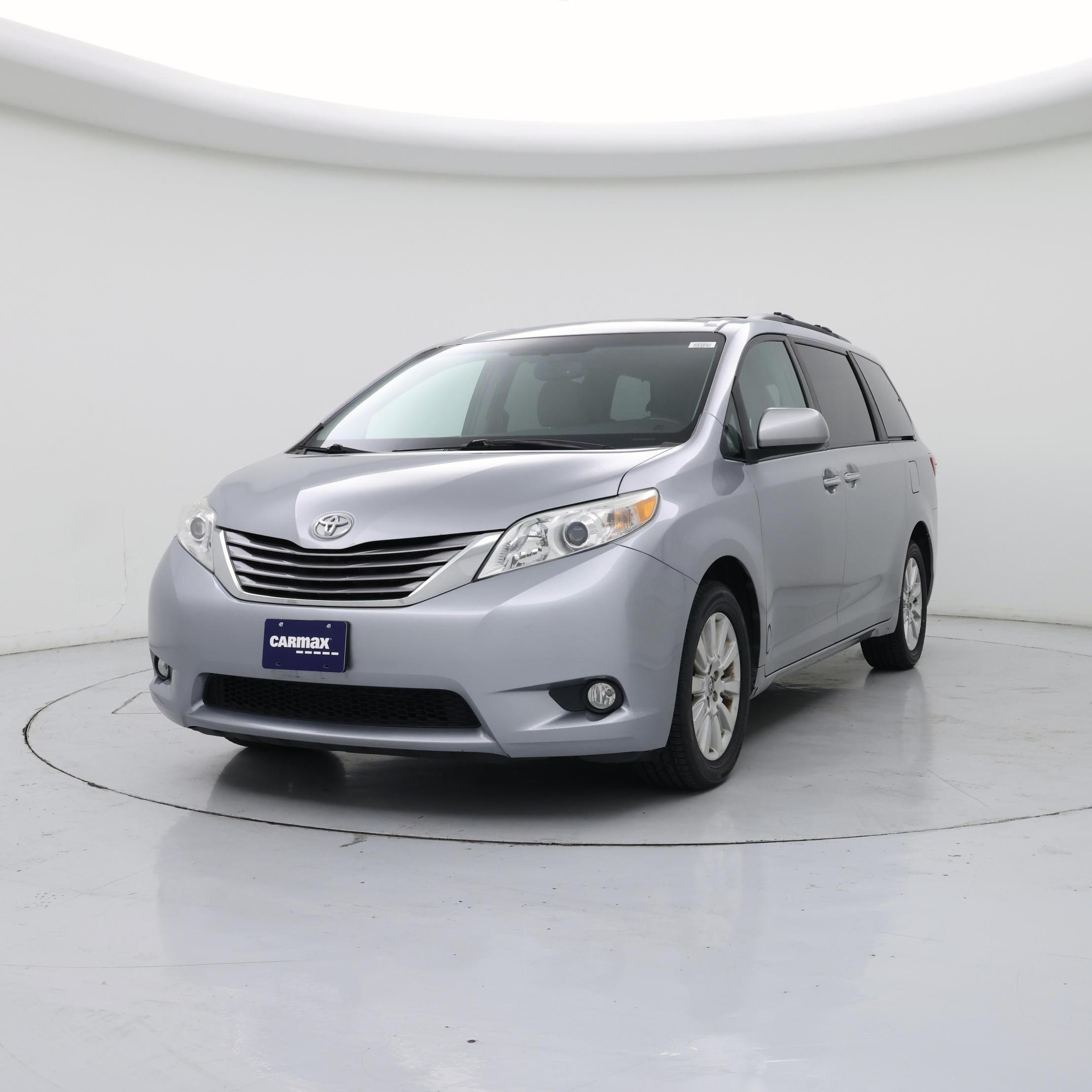 Thumbnail: 2015 Toyota Sienna - 4