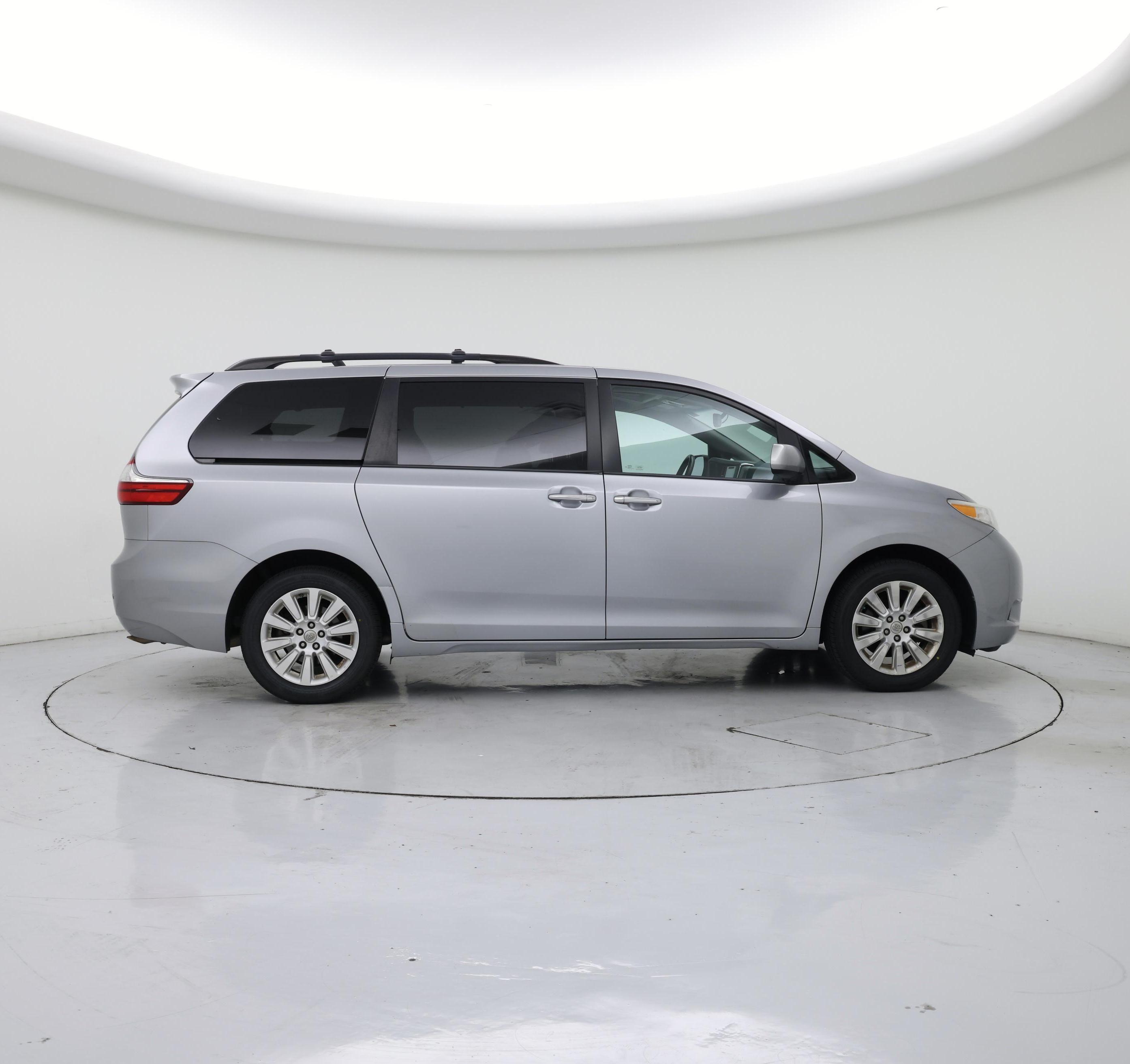 Thumbnail: 2015 Toyota Sienna - 7