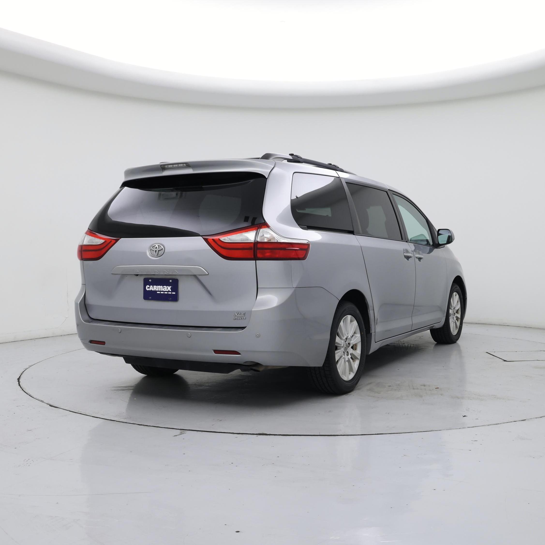 Thumbnail: 2015 Toyota Sienna - 8