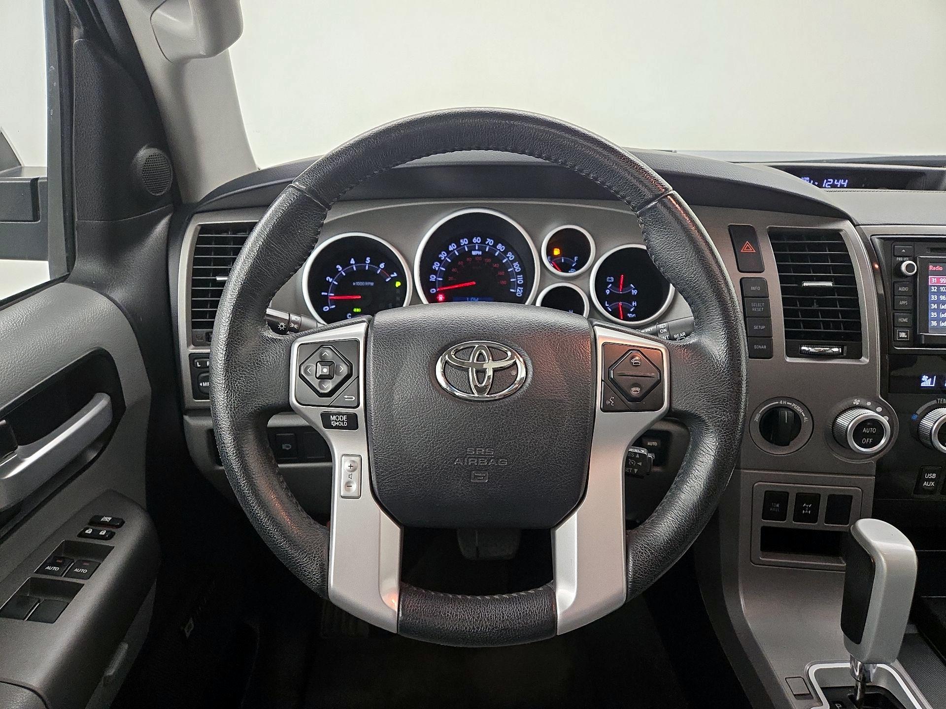 Thumbnail: 2015 Toyota Sequoia - 10
