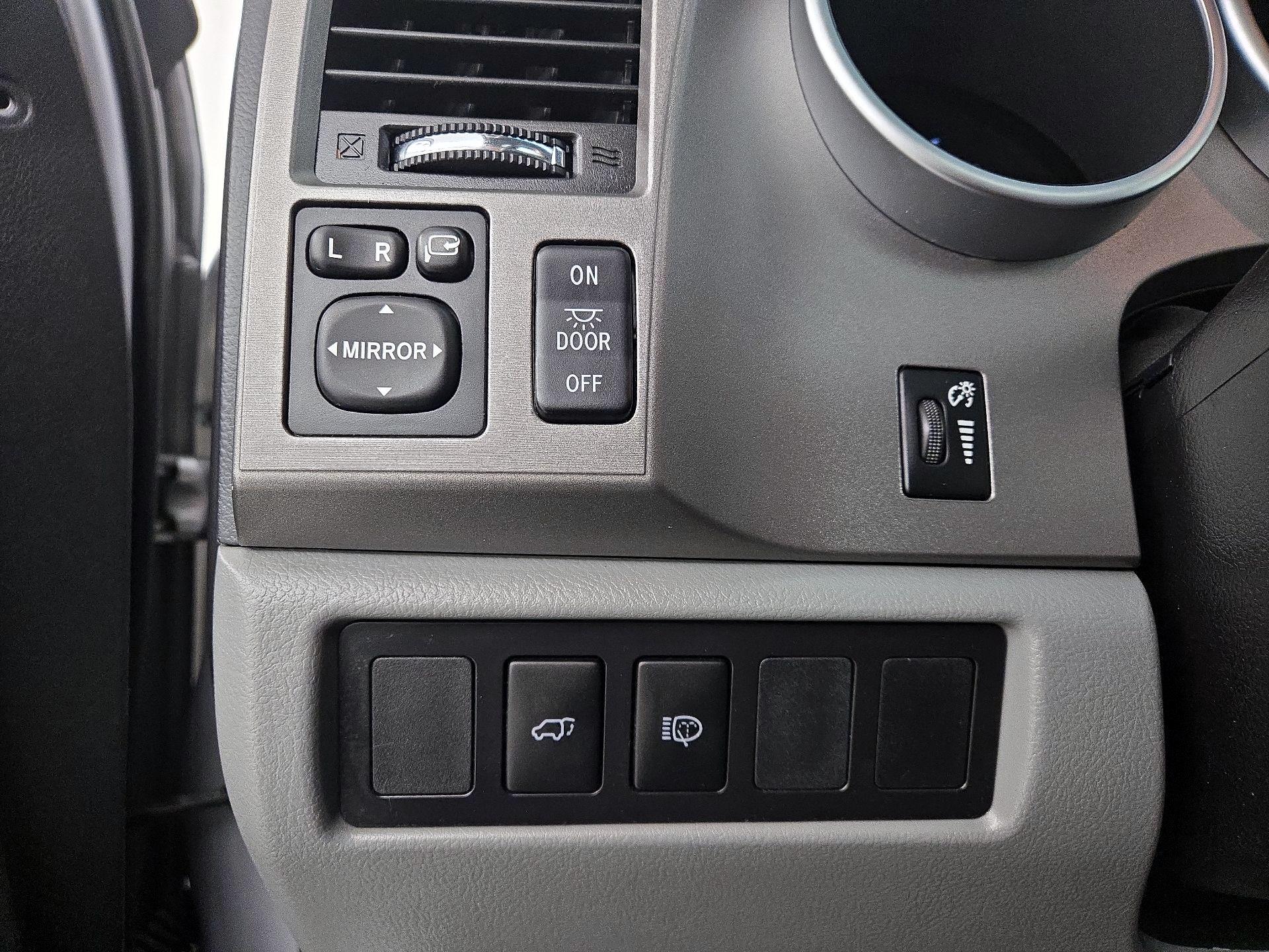 Thumbnail: 2015 Toyota Sequoia - 13