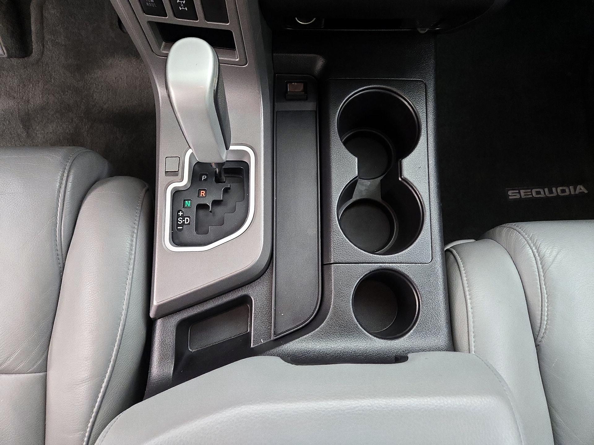 Thumbnail: 2015 Toyota Sequoia - 17