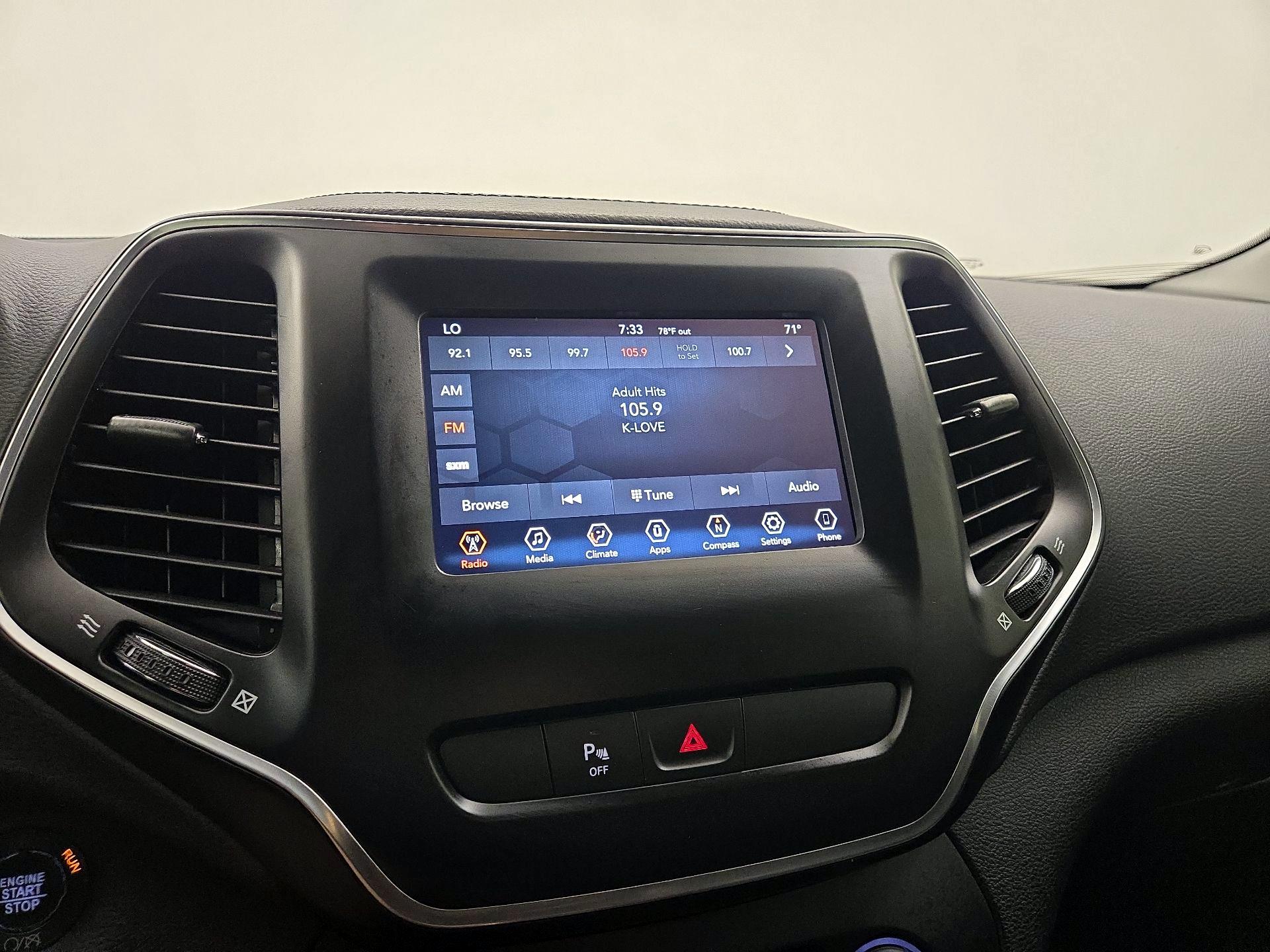 Thumbnail: 2019 Jeep Cherokee - 15