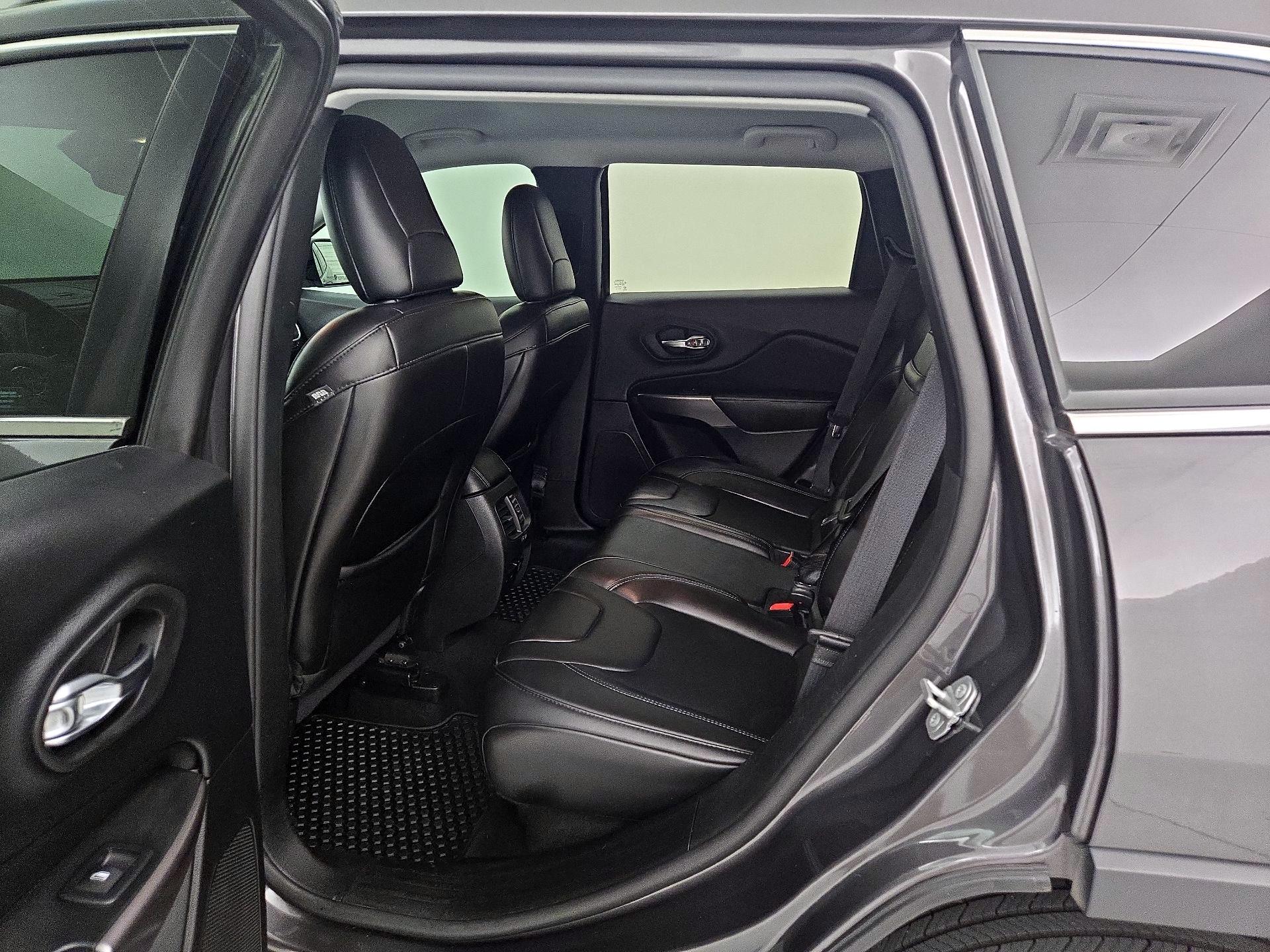 Thumbnail: 2019 Jeep Cherokee - 19