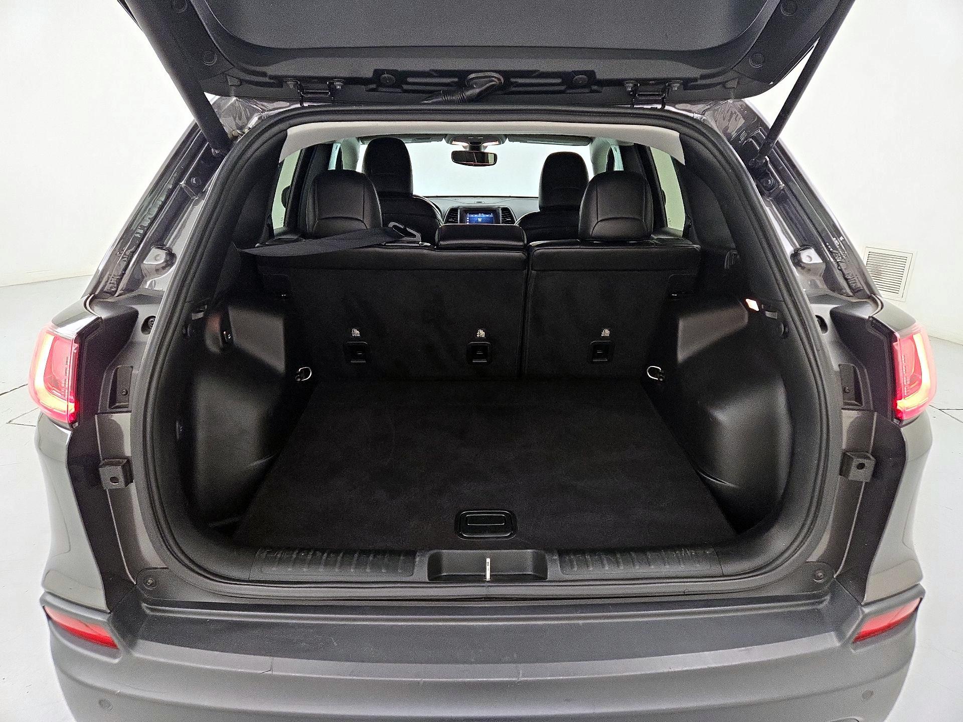 Thumbnail: 2019 Jeep Cherokee - 20