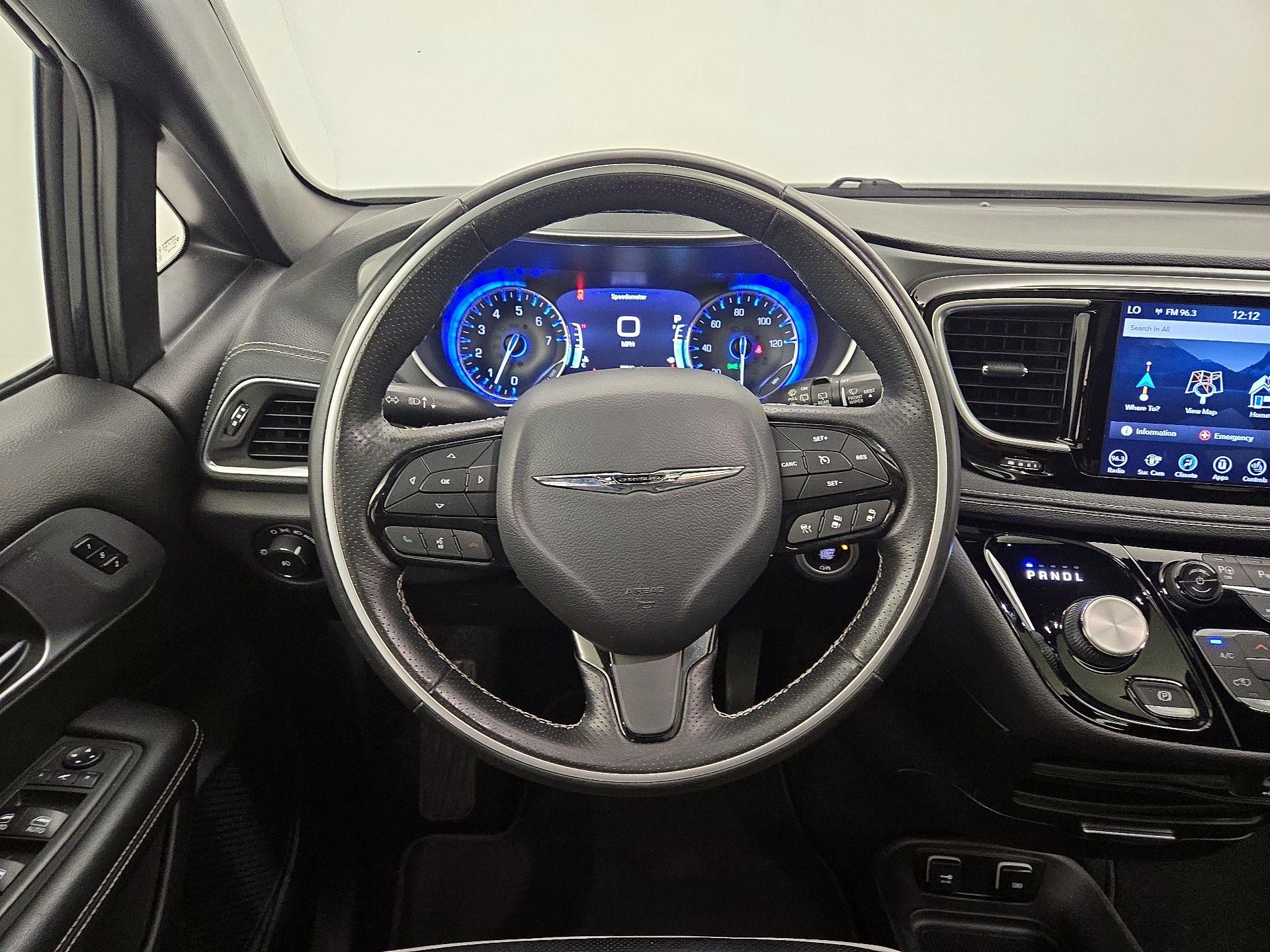 Thumbnail: 2019 Chrysler Pacifica - 10