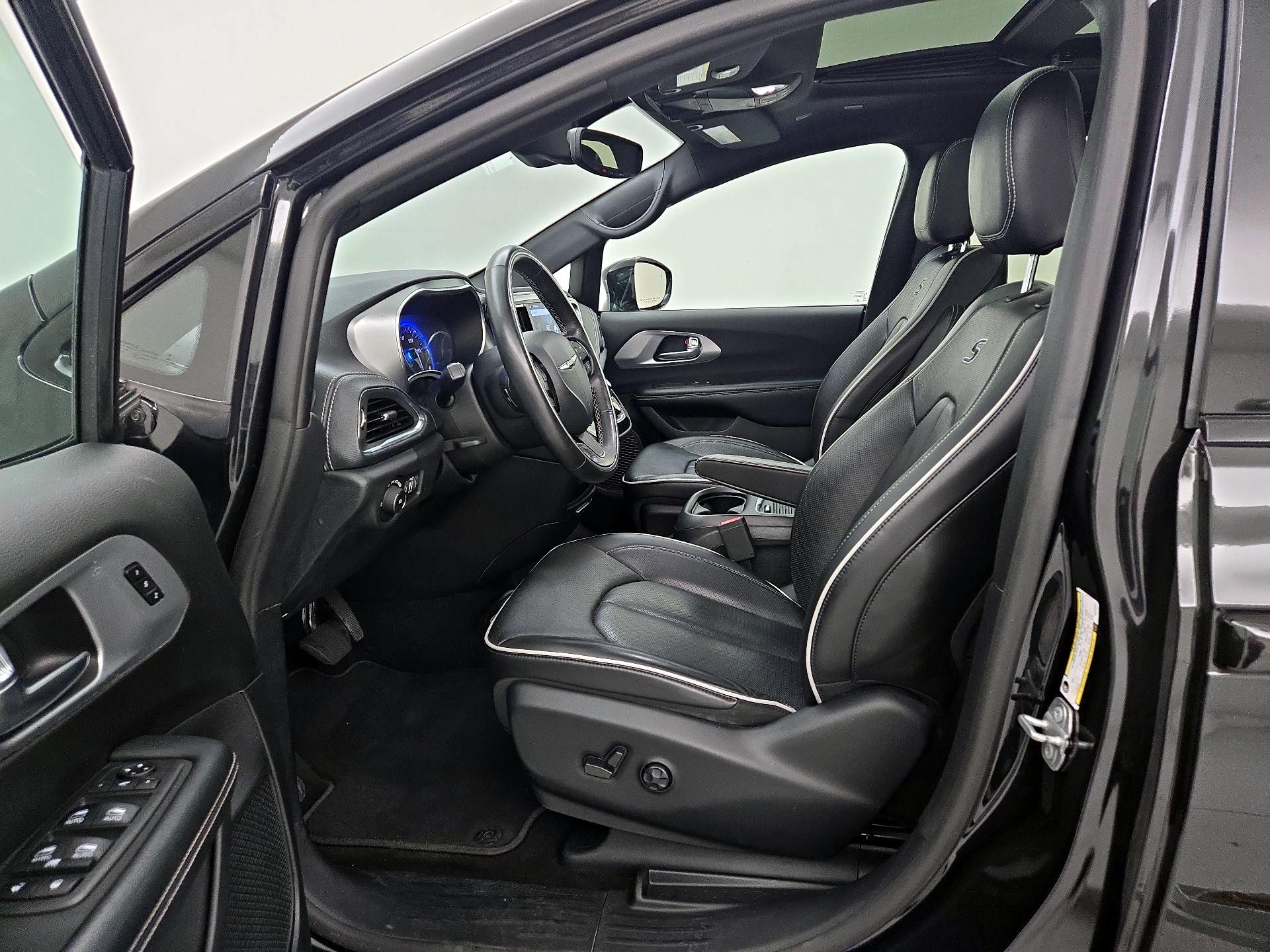 Thumbnail: 2019 Chrysler Pacifica - 11