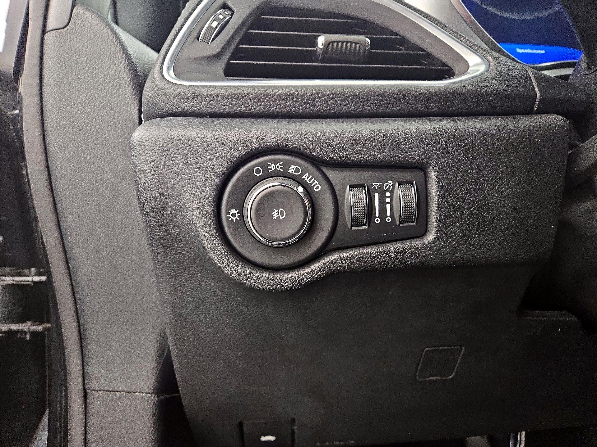 Thumbnail: 2019 Chrysler Pacifica - 13