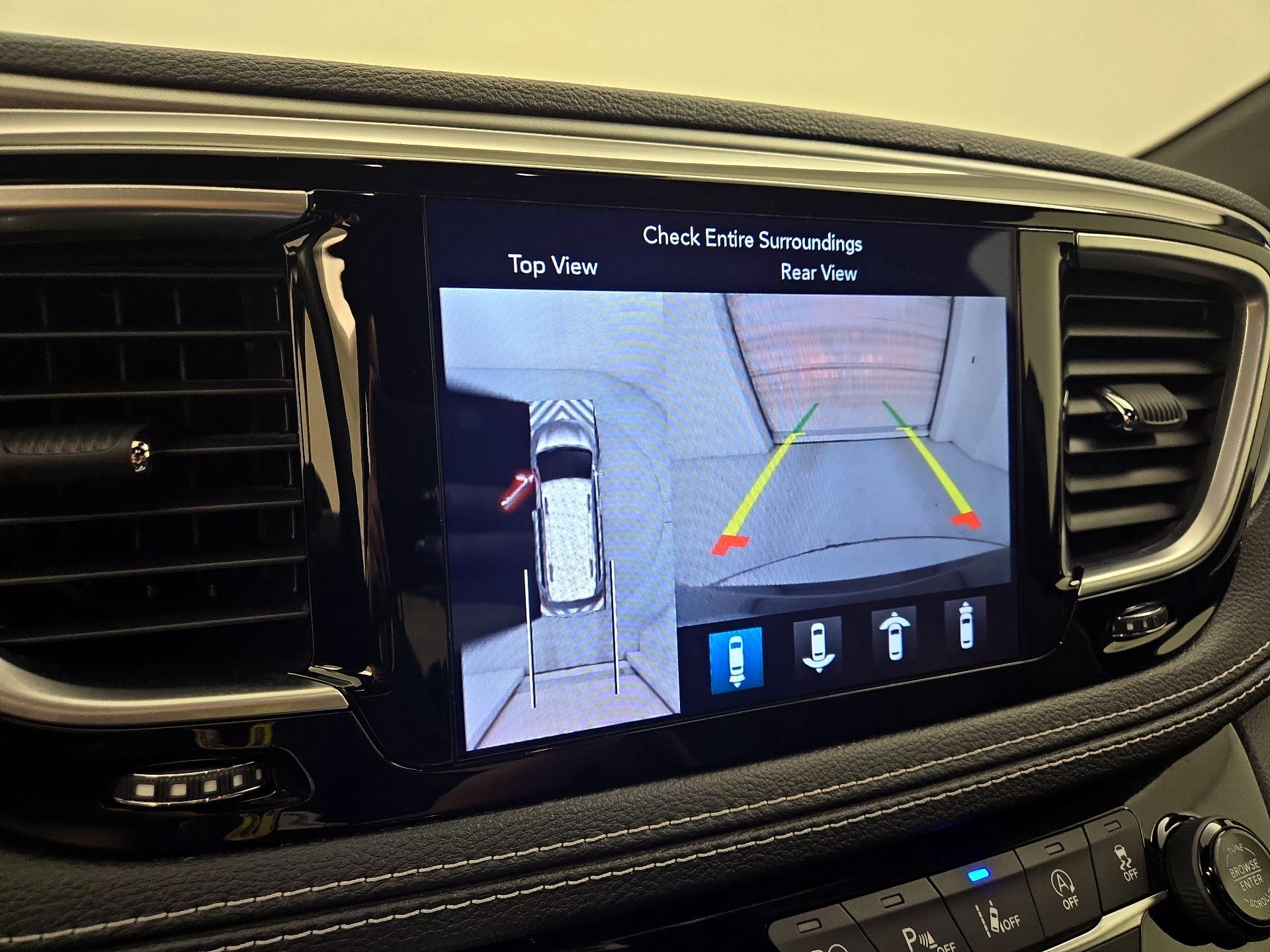 Thumbnail: 2019 Chrysler Pacifica - 15
