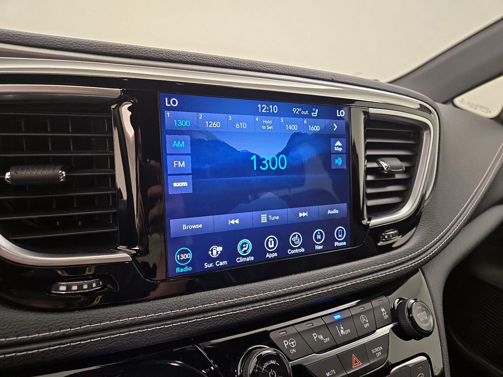 Thumbnail: 2019 Chrysler Pacifica - 16
