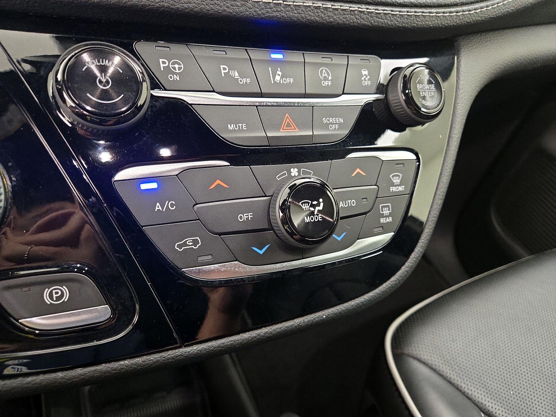 Thumbnail: 2019 Chrysler Pacifica - 17