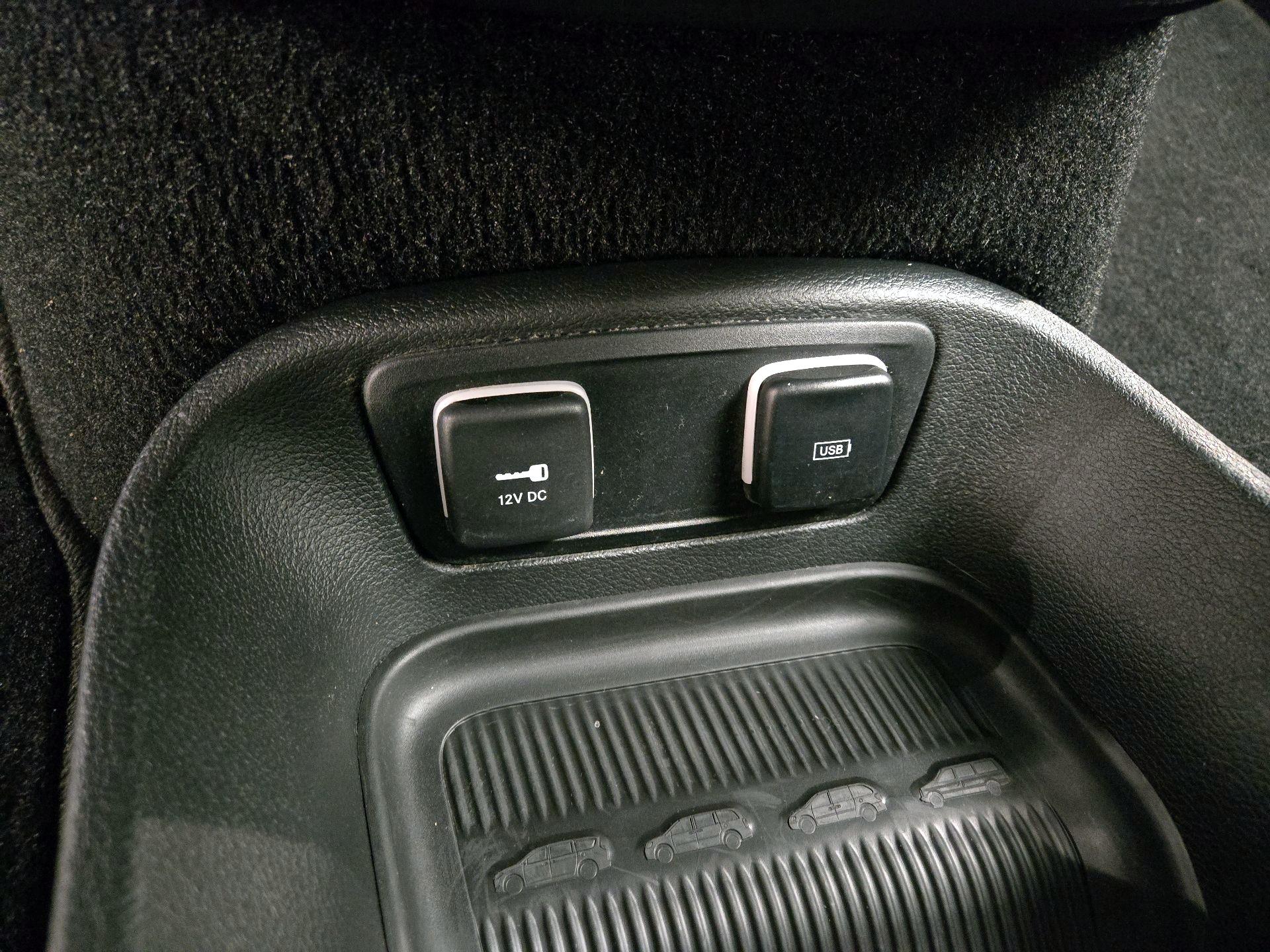 Thumbnail: 2019 Chrysler Pacifica - 19
