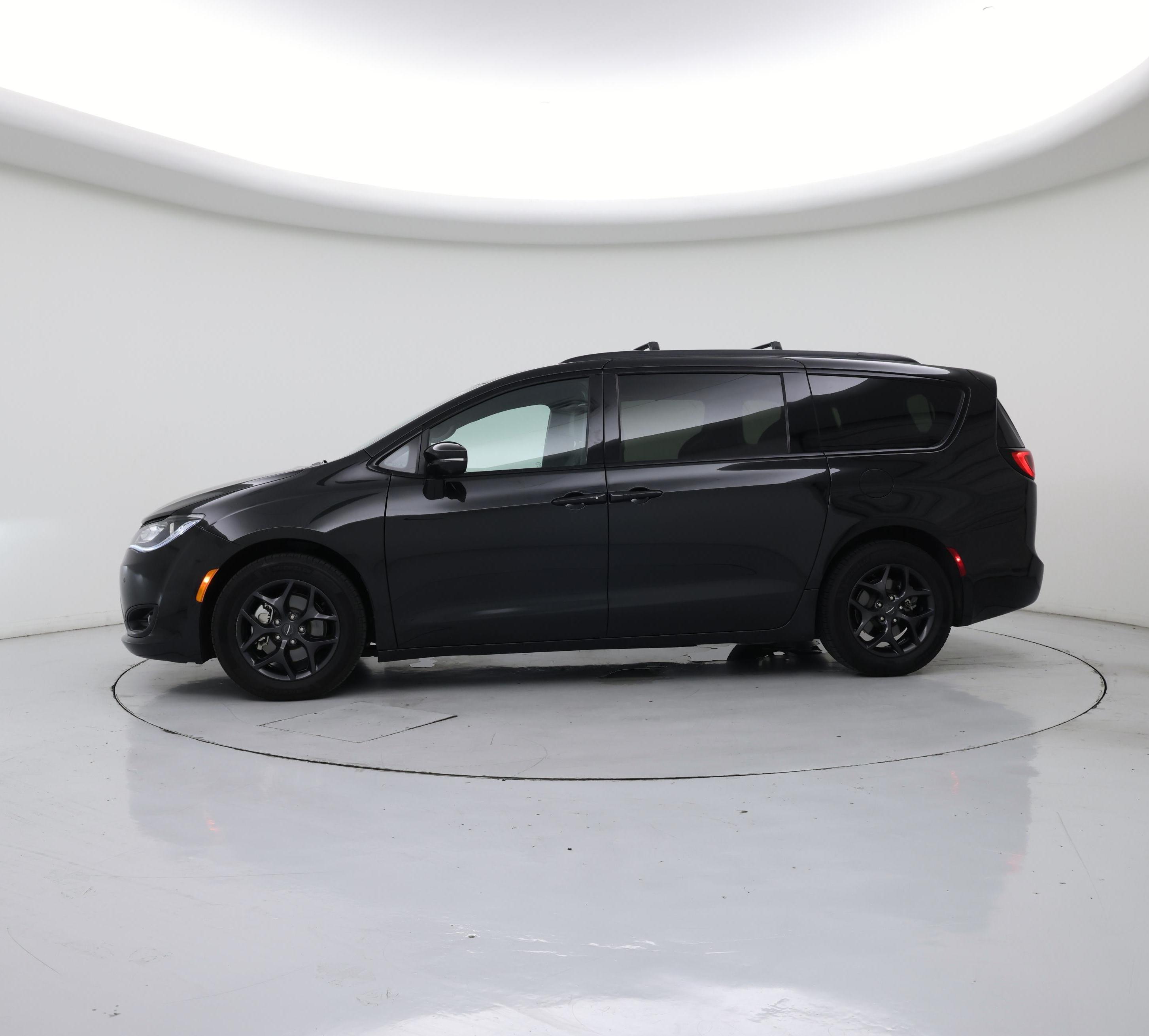 Thumbnail: 2019 Chrysler Pacifica - 3