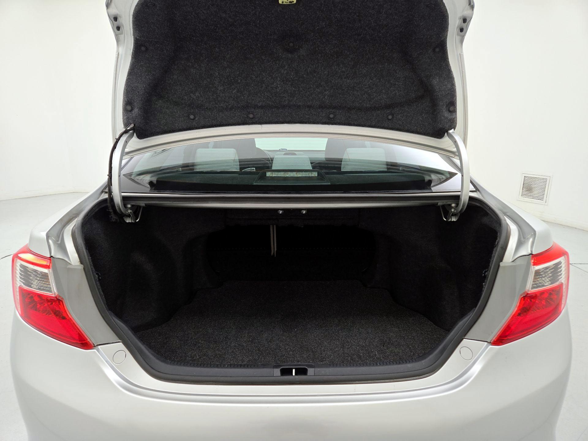Thumbnail: 2013 Toyota Camry - 19