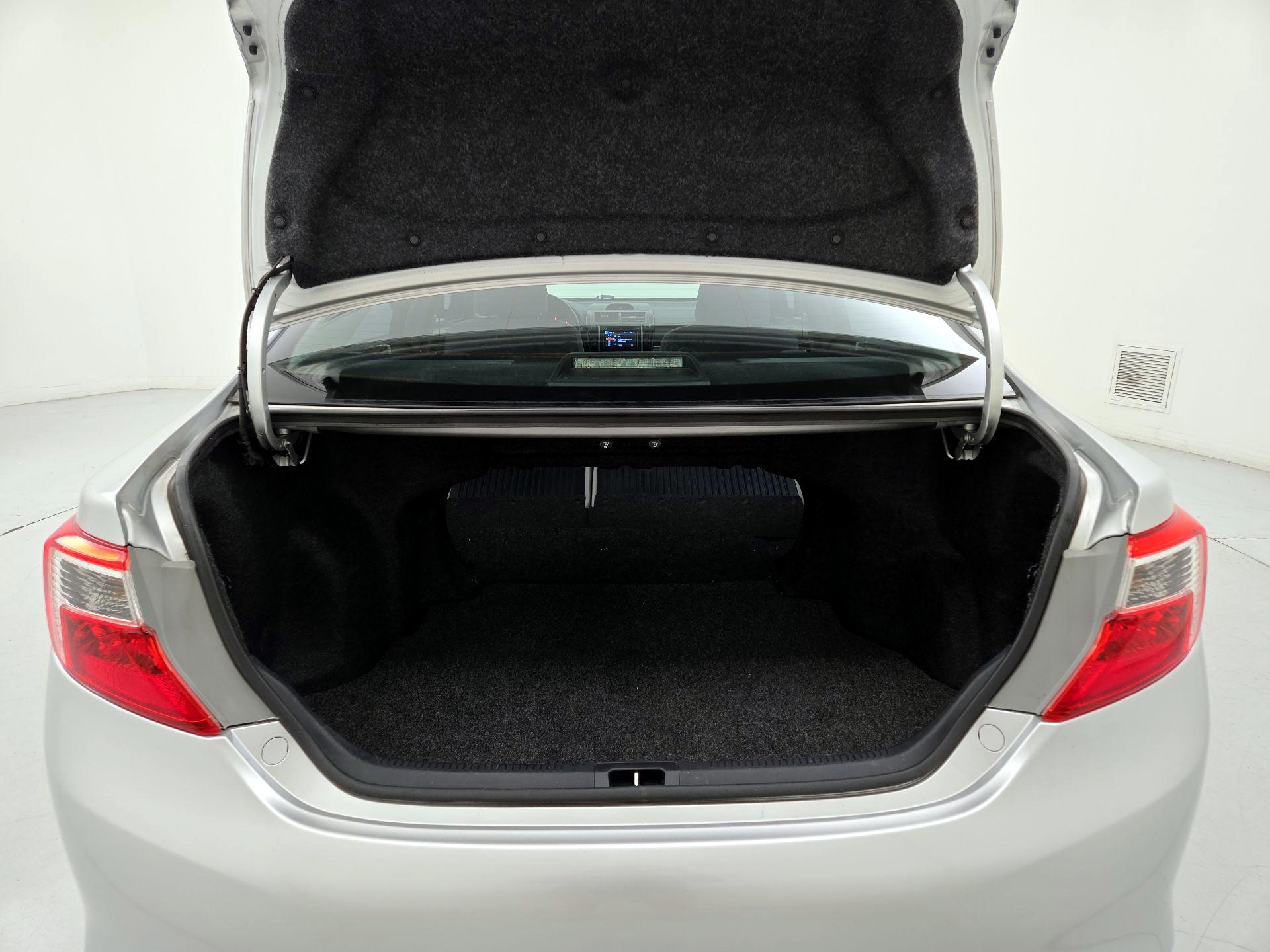 Thumbnail: 2013 Toyota Camry - 20