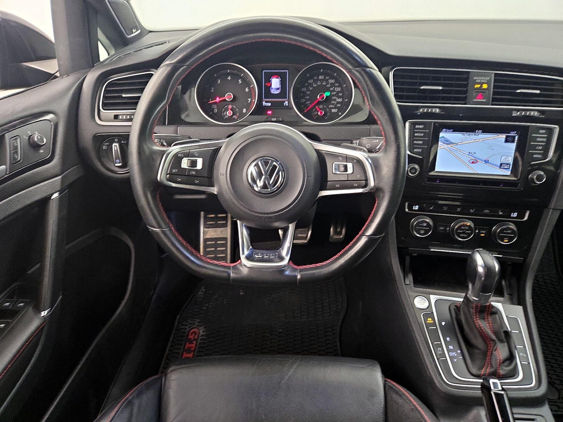 Thumbnail: 2015 Volkswagen Golf - 10