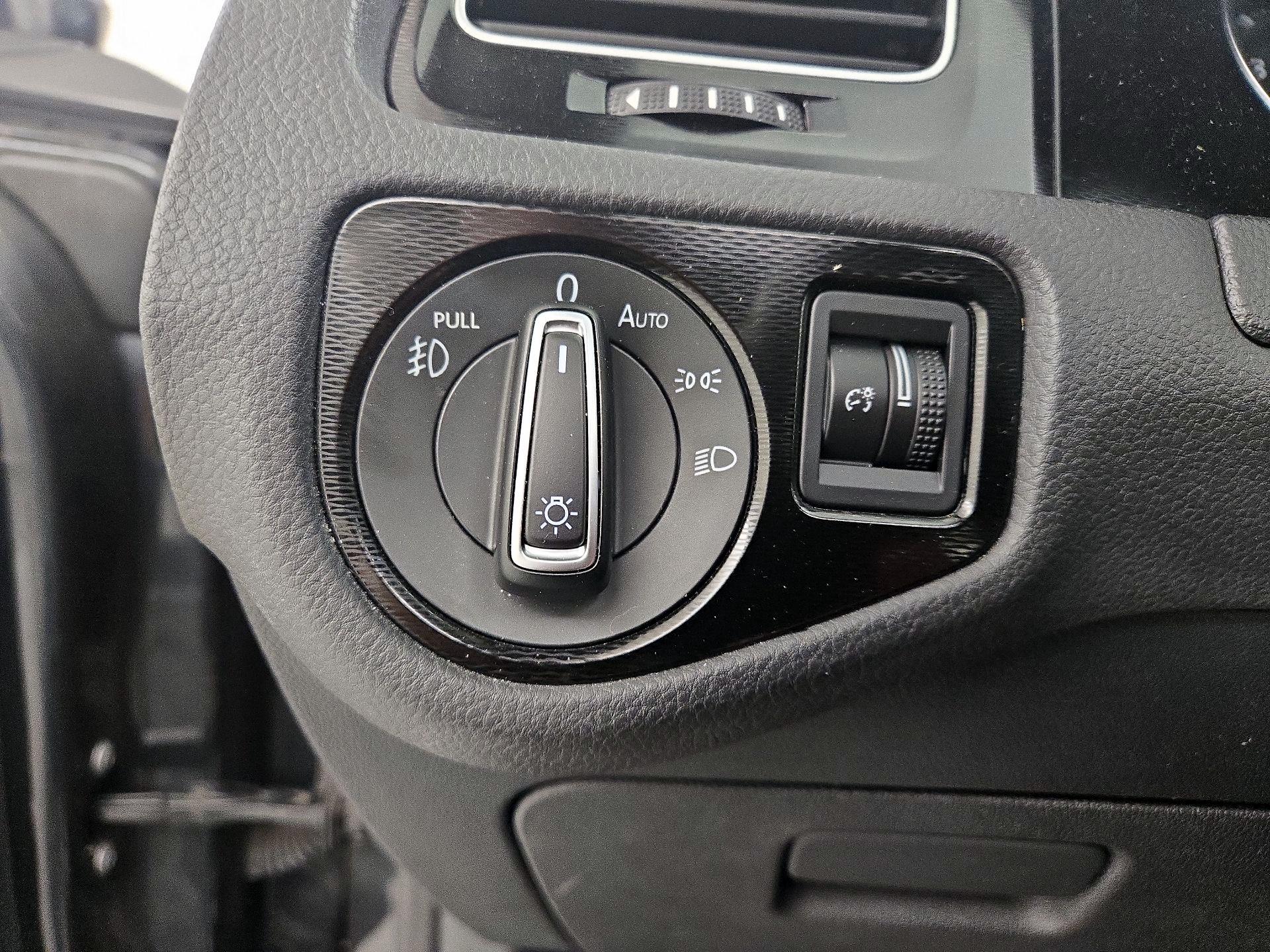 Thumbnail: 2015 Volkswagen Golf - 13
