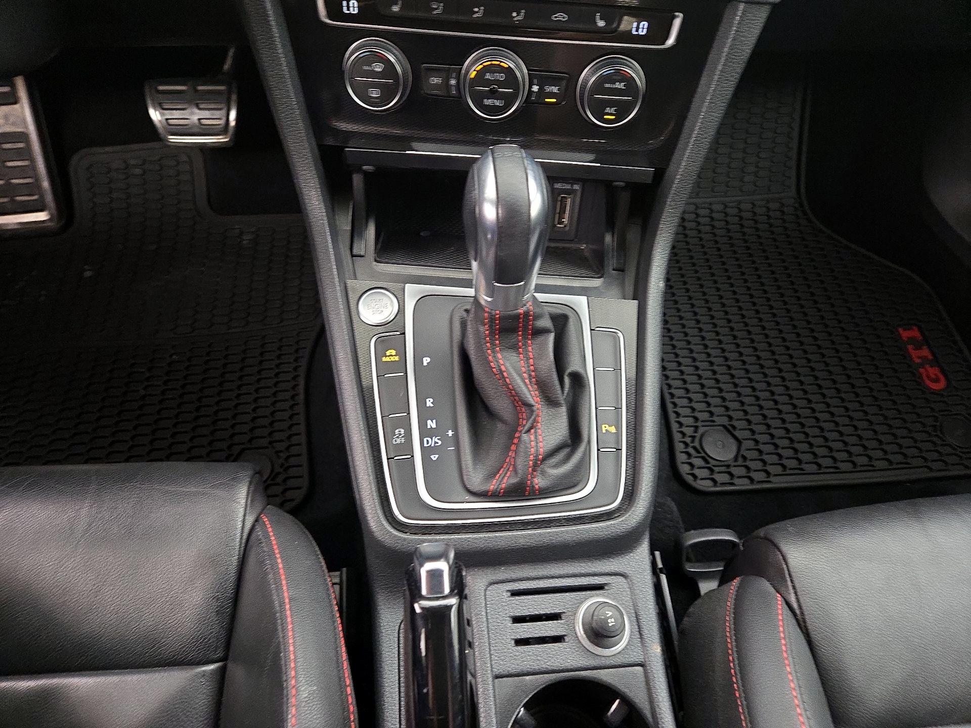 Thumbnail: 2015 Volkswagen Golf - 18