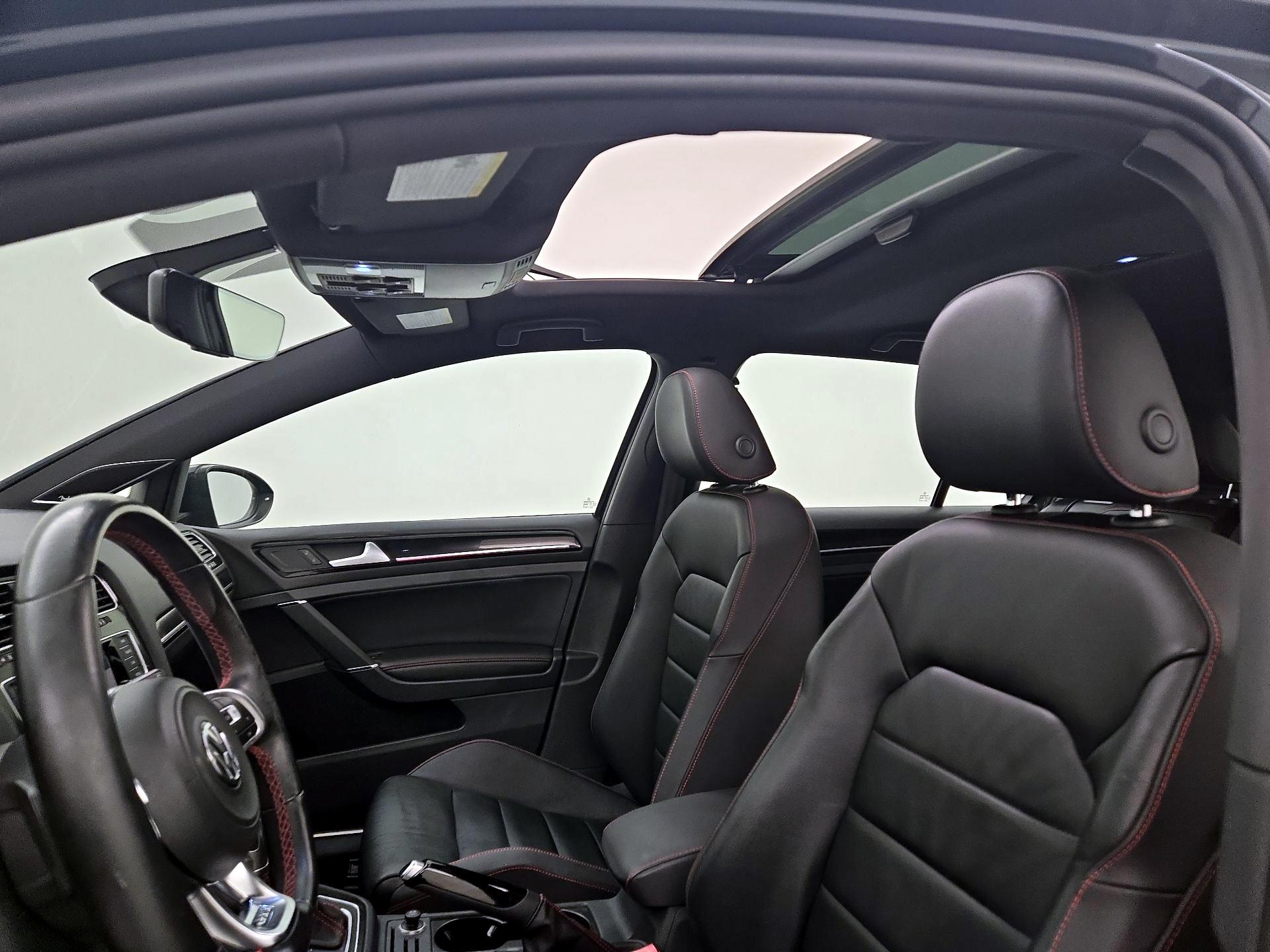 Thumbnail: 2015 Volkswagen Golf - 20