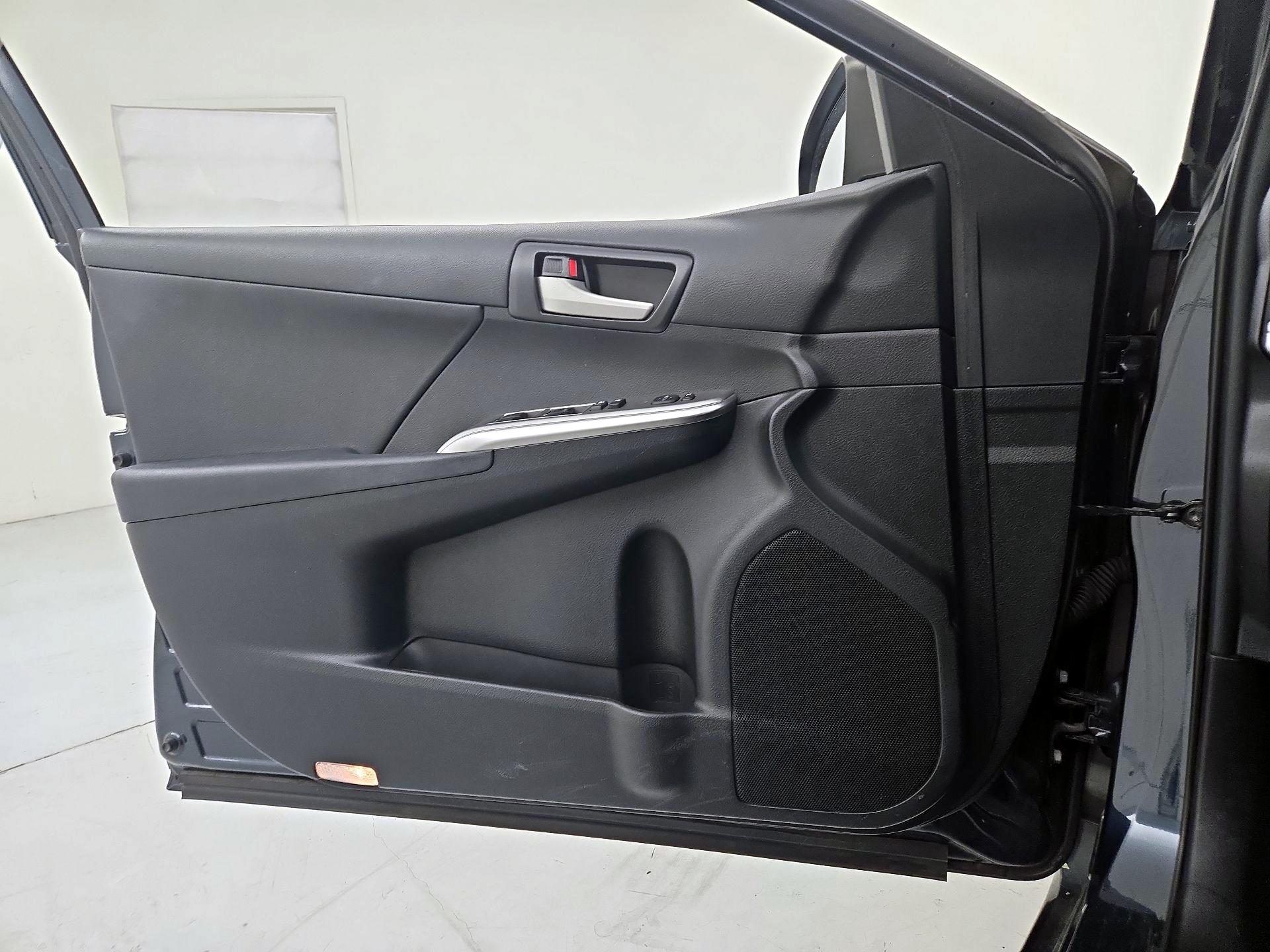 Thumbnail: 2013 Toyota Camry - 12