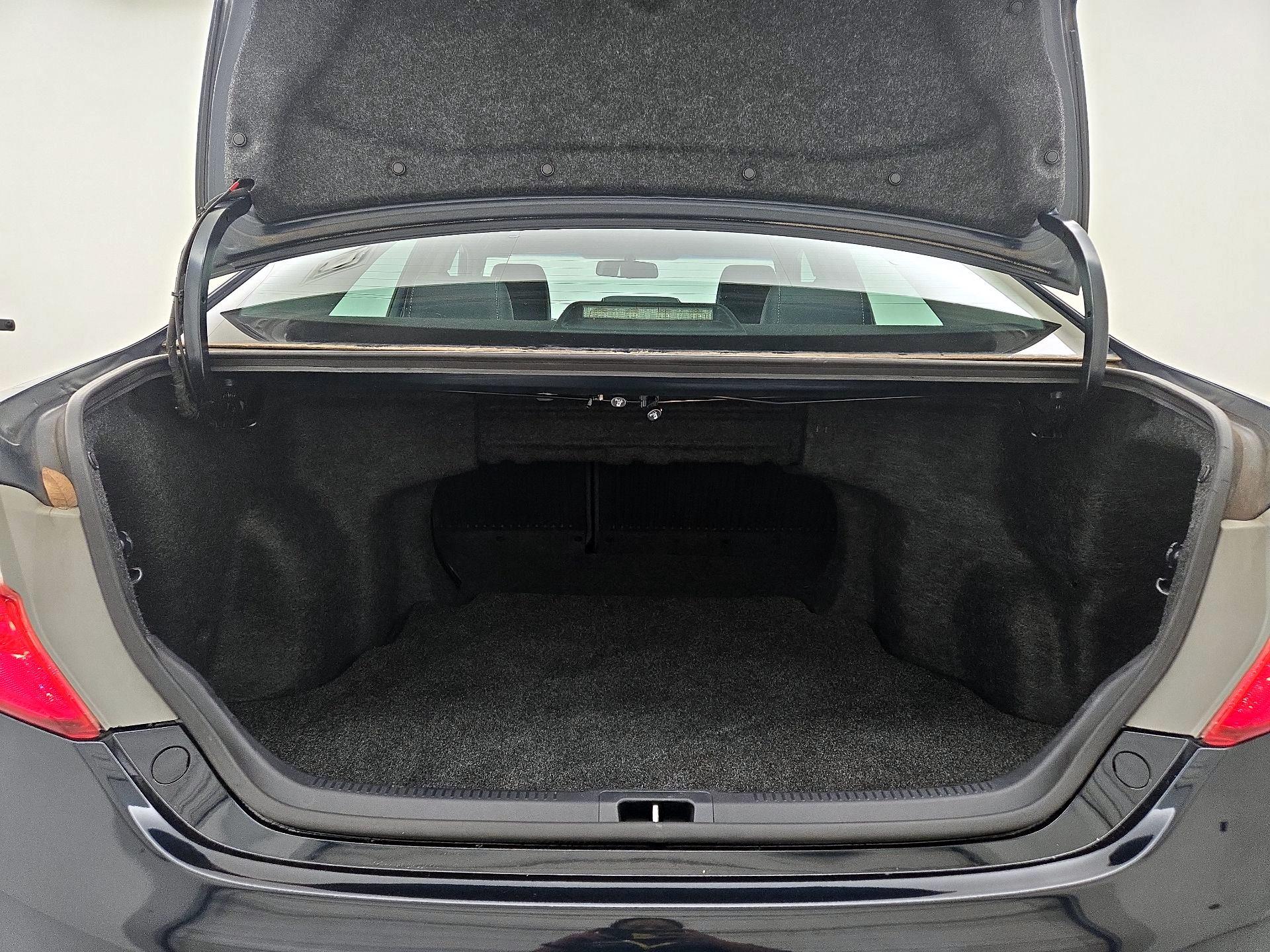 Thumbnail: 2013 Toyota Camry - 19