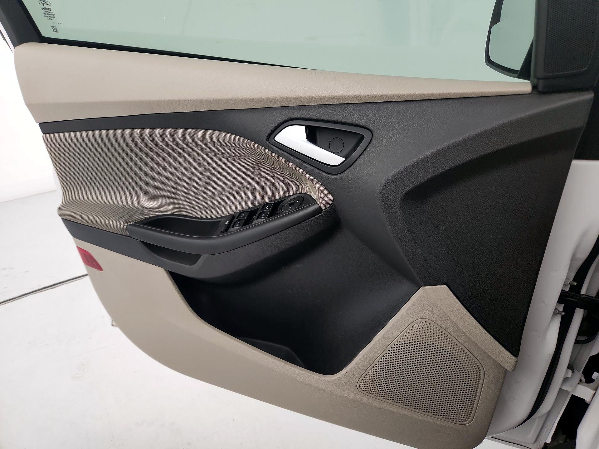 Thumbnail: 2014 Ford Focus - 12