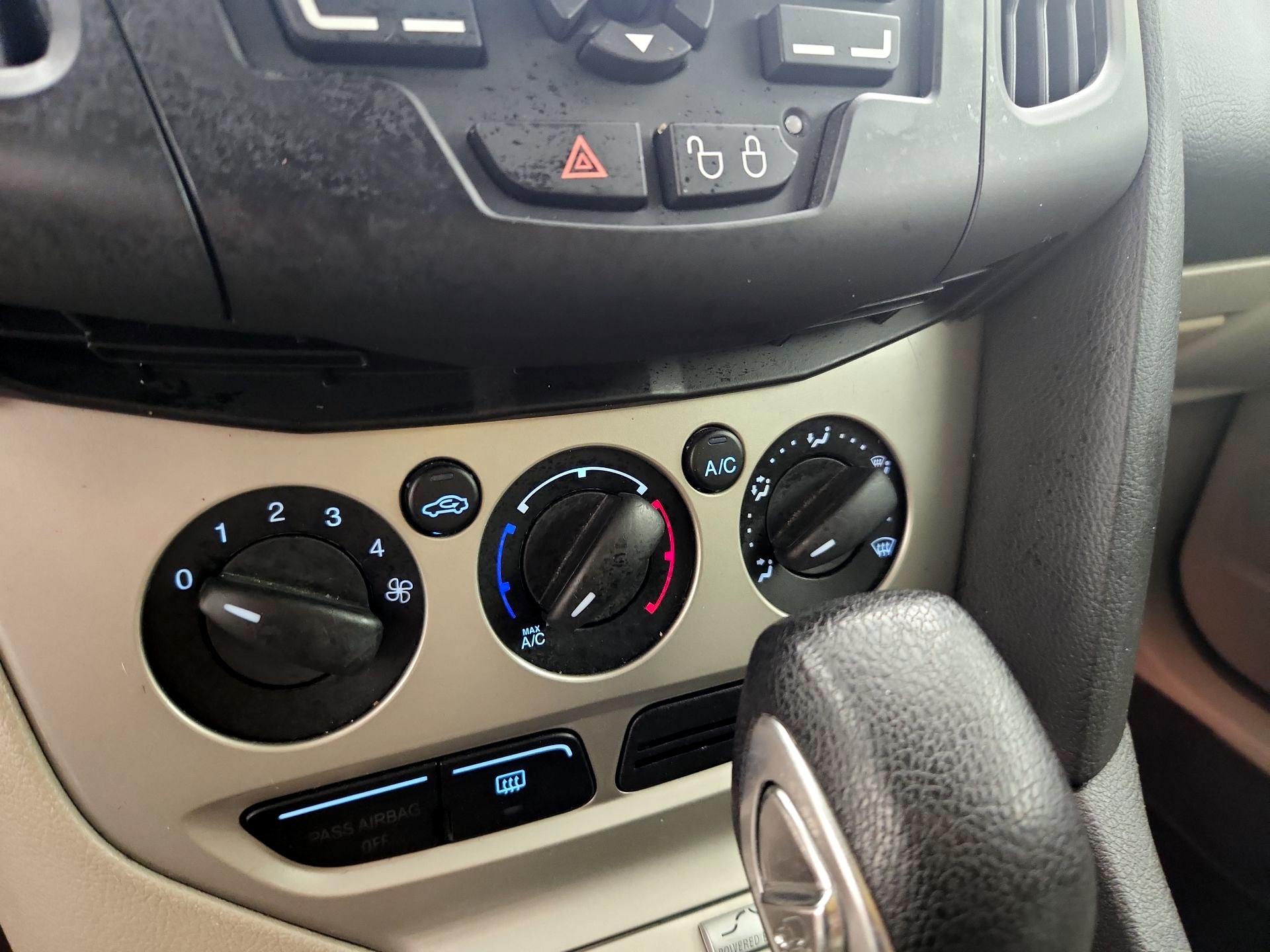 Thumbnail: 2014 Ford Focus - 15