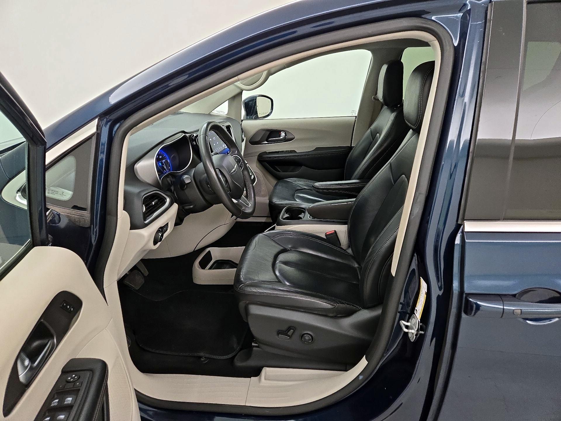 Thumbnail: 2022 Chrysler Pacifica - 11