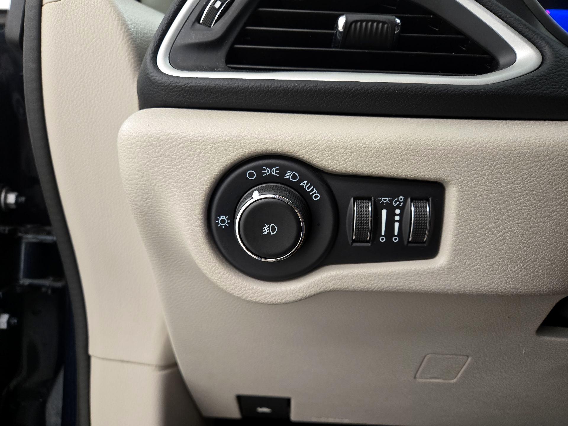 Thumbnail: 2022 Chrysler Pacifica - 13