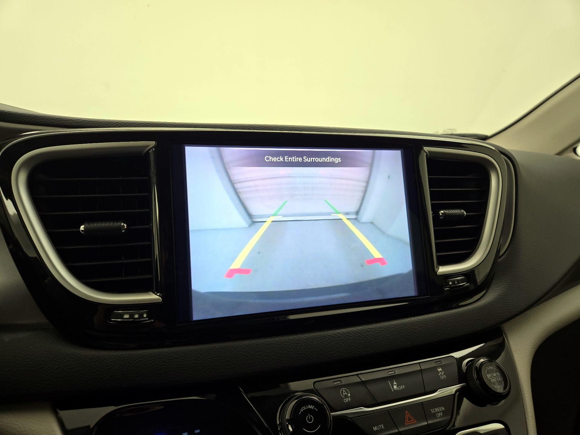 Thumbnail: 2022 Chrysler Pacifica - 14