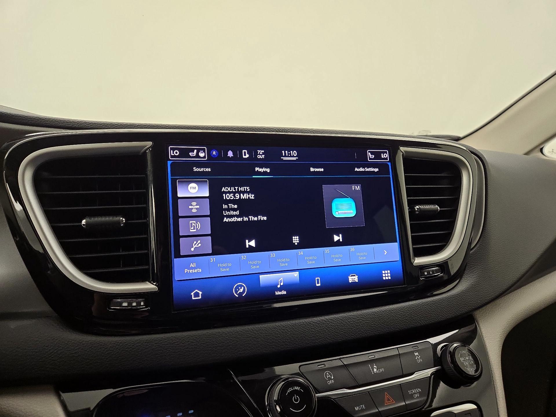Thumbnail: 2022 Chrysler Pacifica - 15