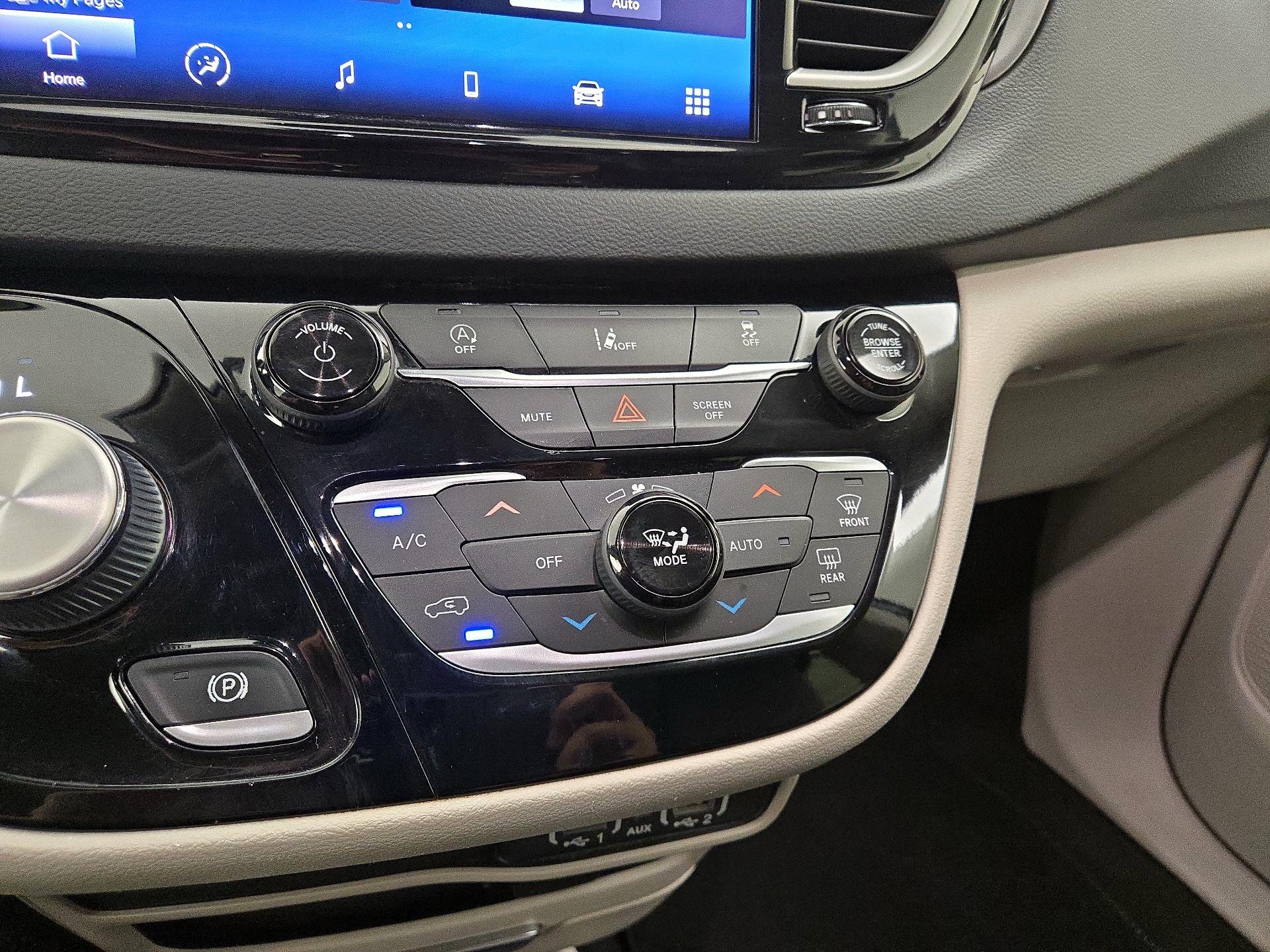 Thumbnail: 2022 Chrysler Pacifica - 16