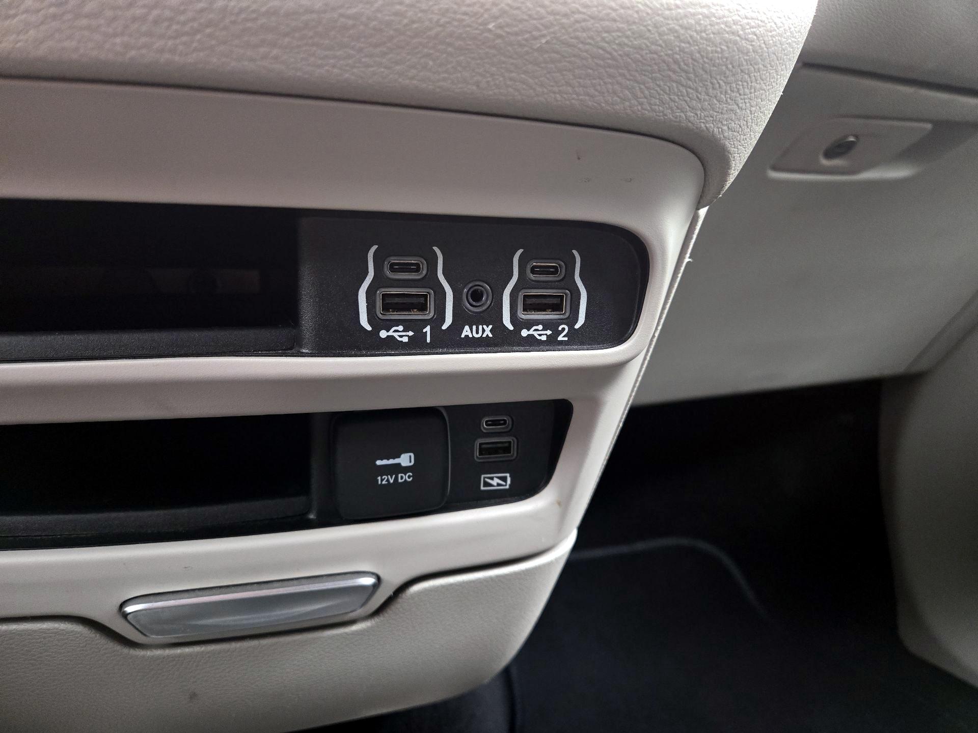 Thumbnail: 2022 Chrysler Pacifica - 18