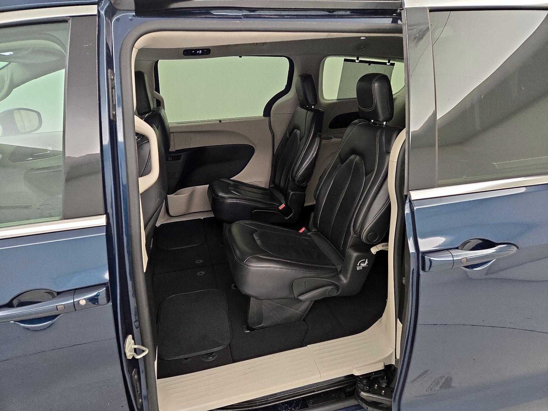 Thumbnail: 2022 Chrysler Pacifica - 19