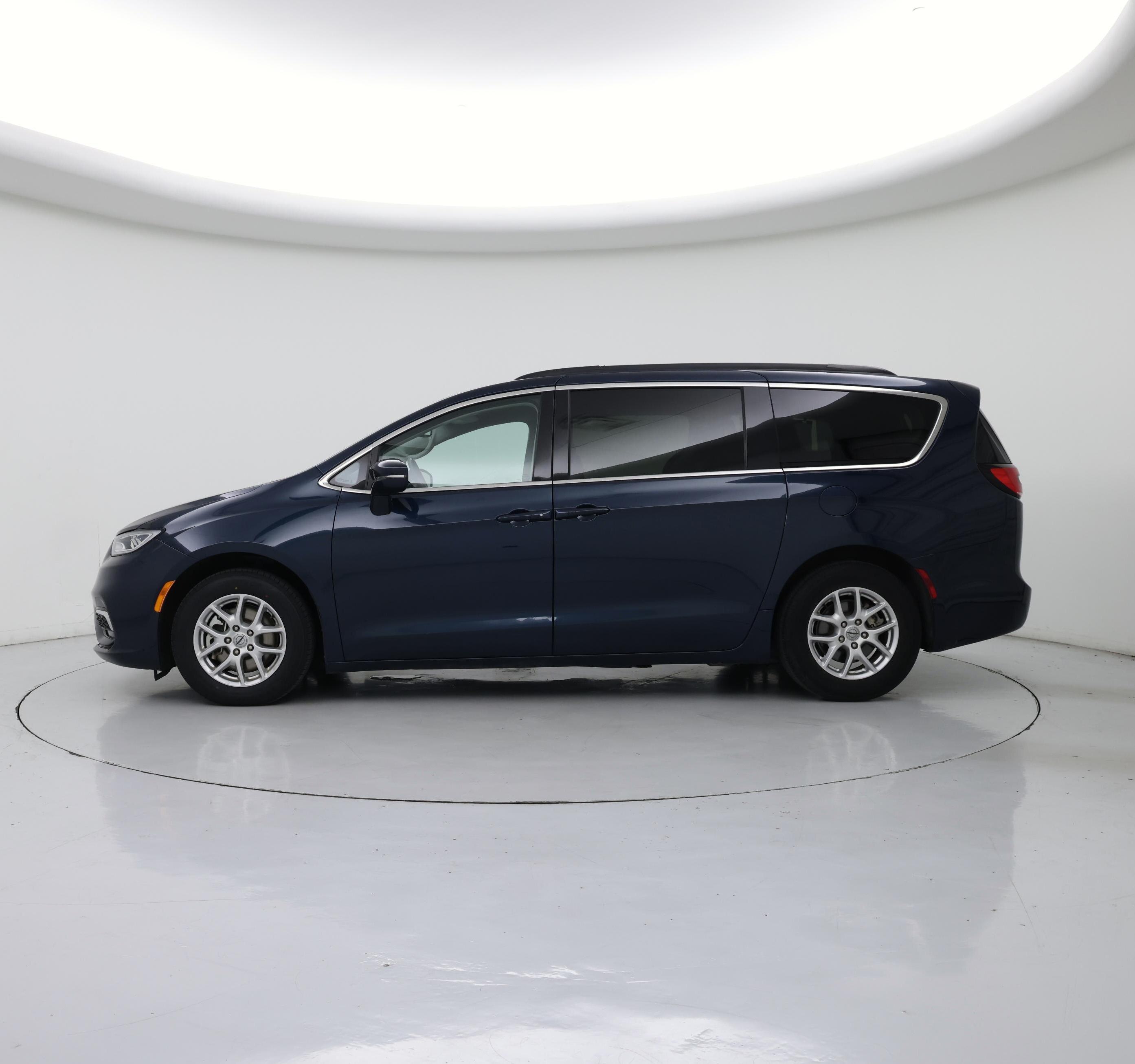 Thumbnail: 2022 Chrysler Pacifica - 3