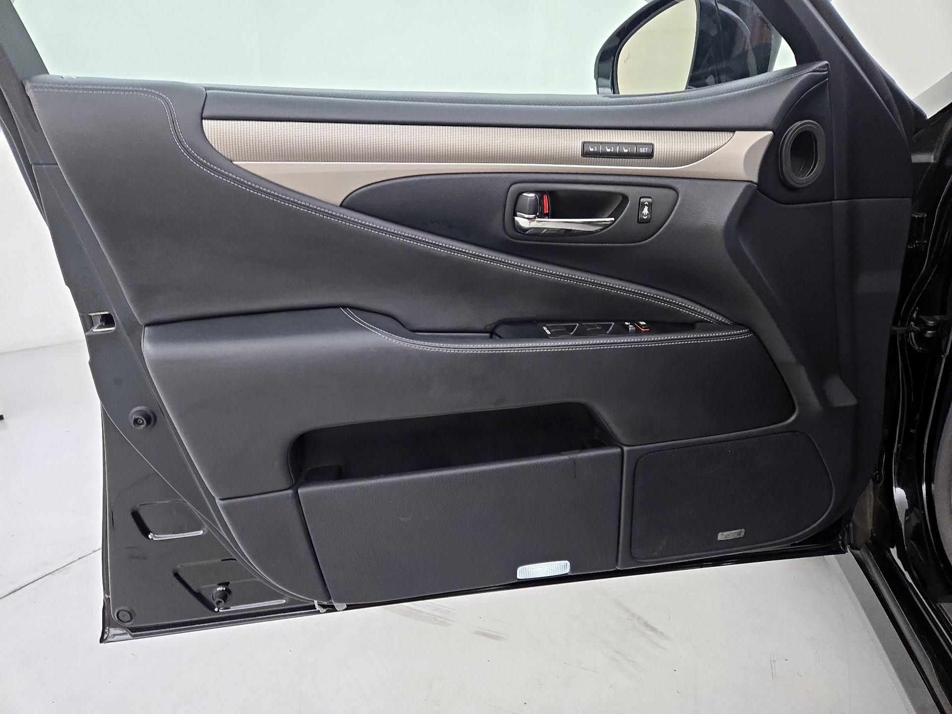 Thumbnail: 2014 Lexus LS - 12