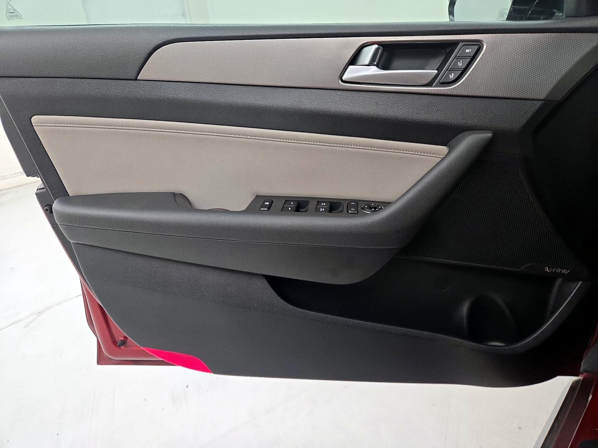 Thumbnail: 2015 Hyundai Sonata - 12