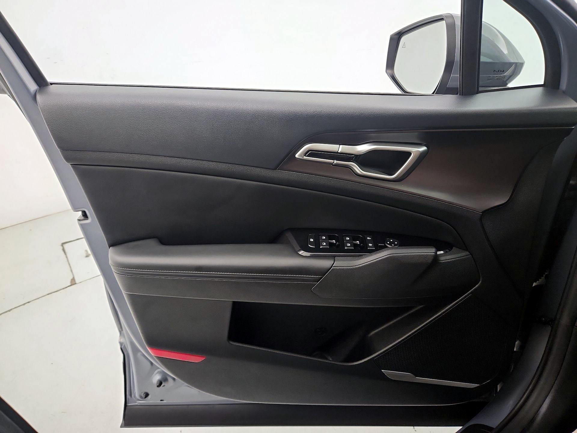 Thumbnail: 2023 Kia Sportage - 12