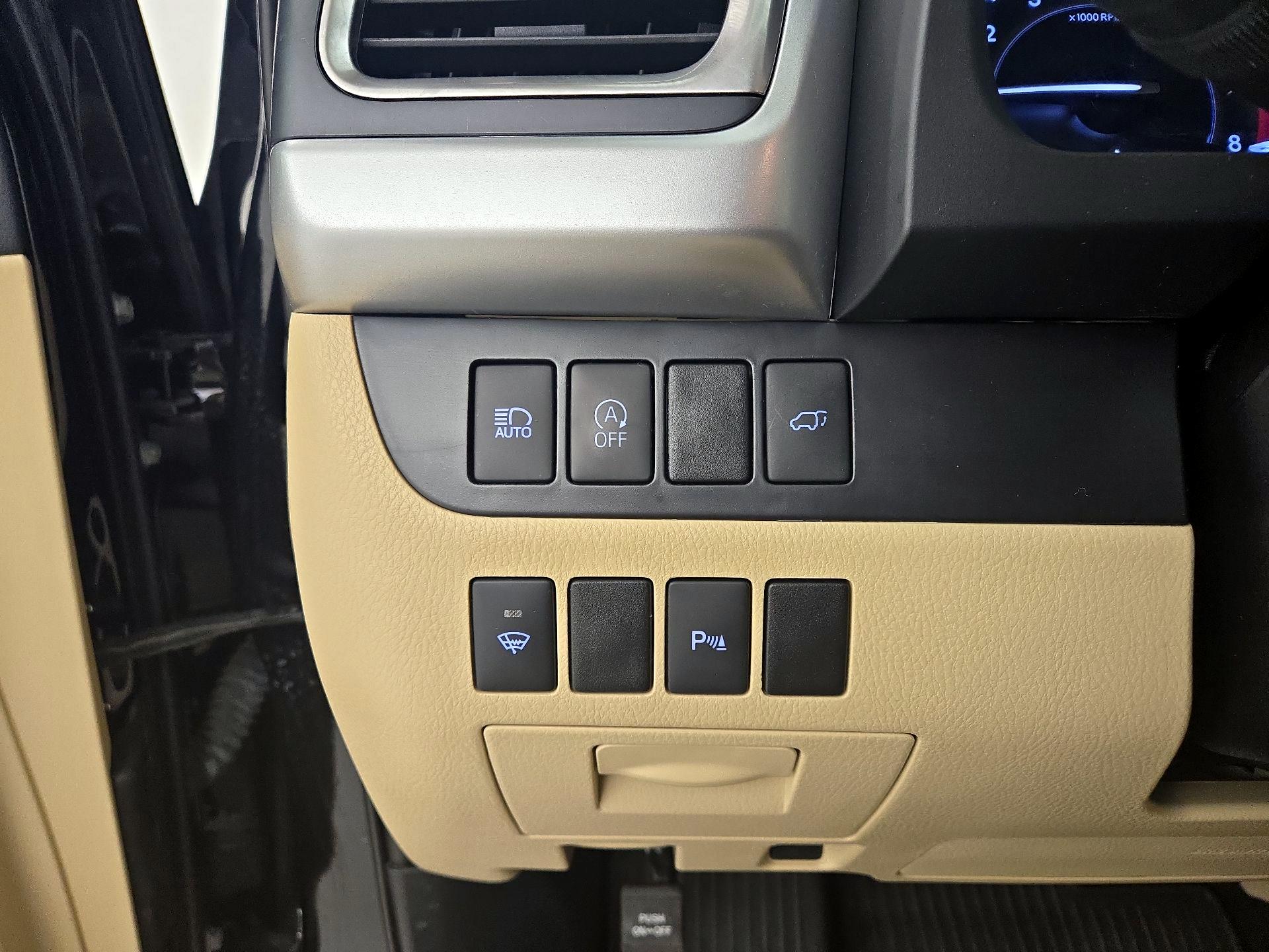 Thumbnail: 2019 Toyota Highlander - 13