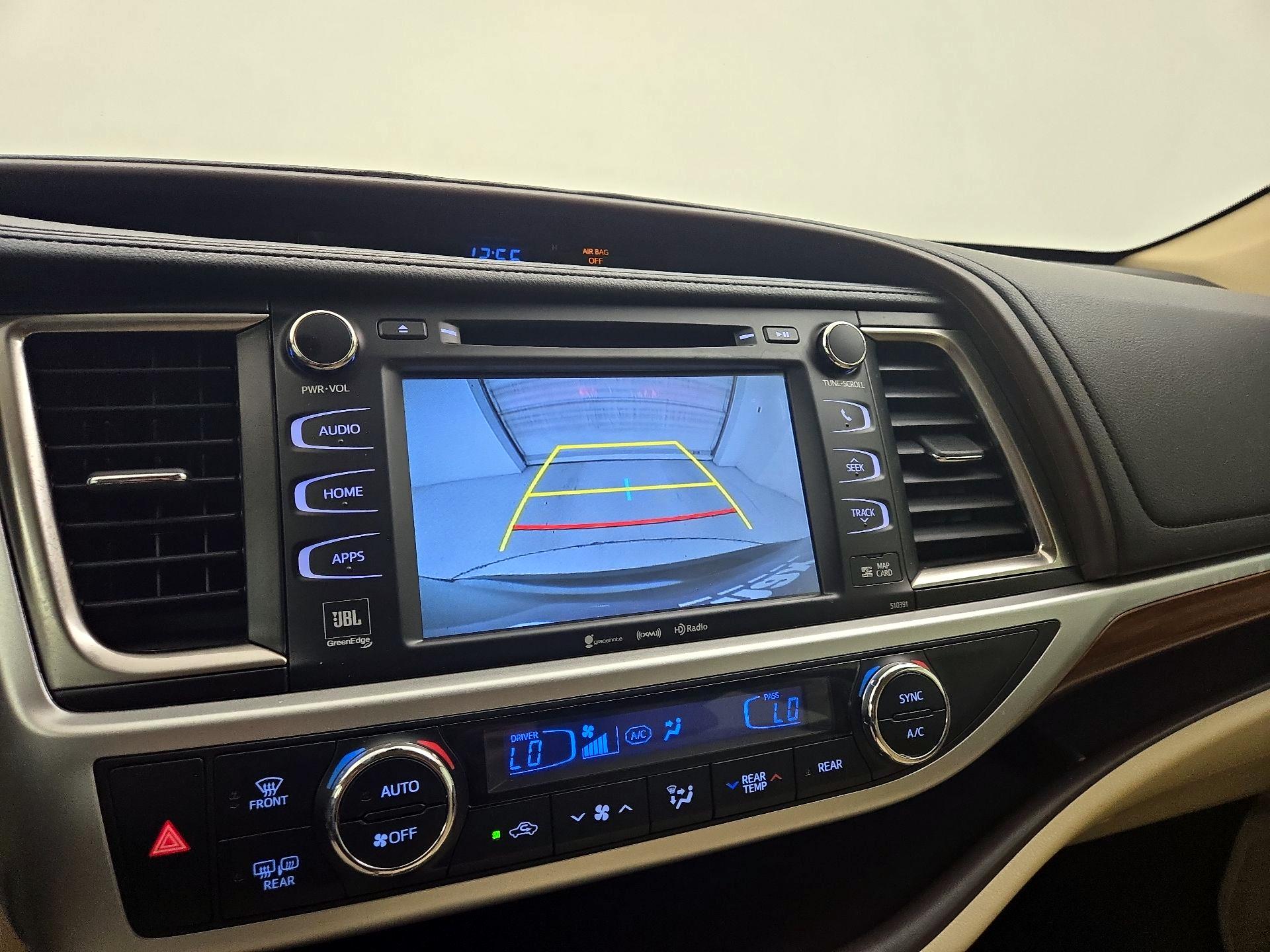 Thumbnail: 2019 Toyota Highlander - 15