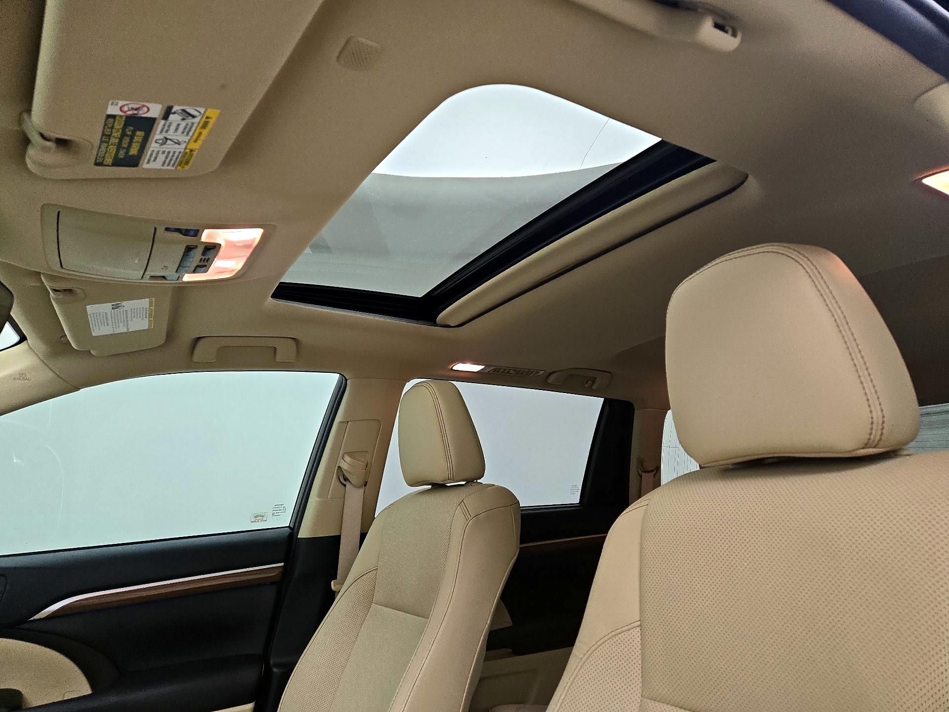 Thumbnail: 2019 Toyota Highlander - 20