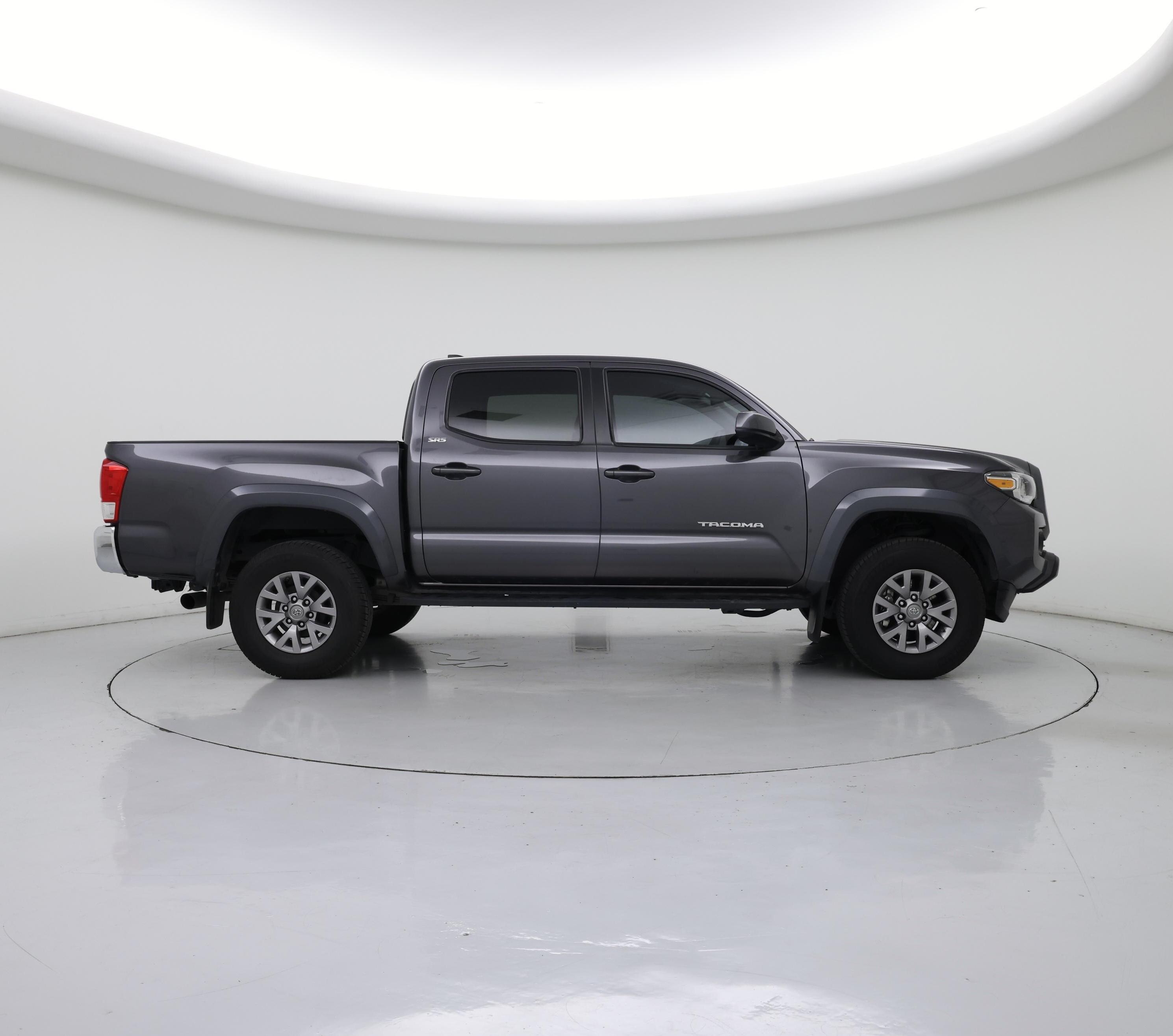 Thumbnail: 2017 Toyota Tacoma - 7